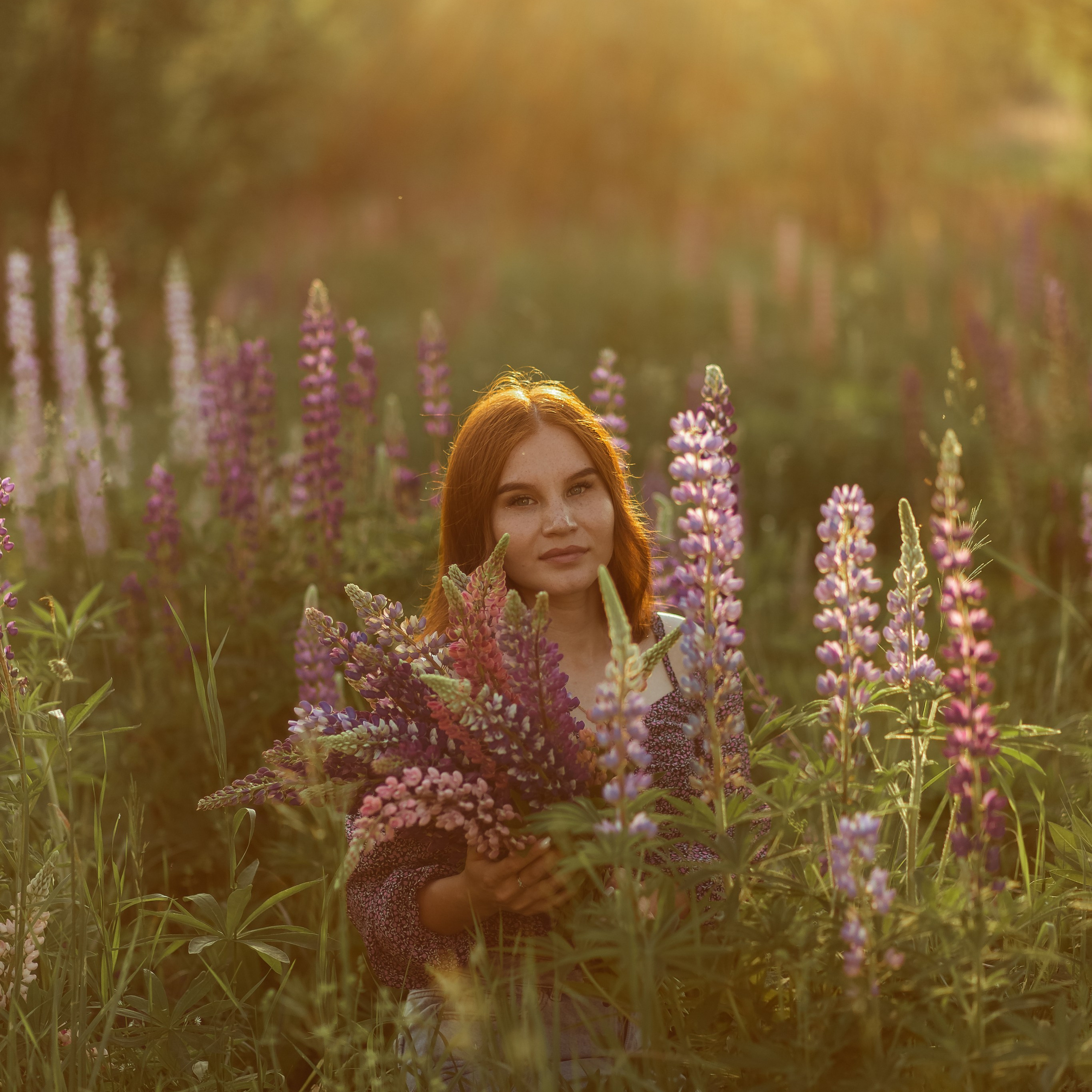 В поле с люпинами). Свадебный и семейный фотограф Можга-Ижевск Ксения Романова