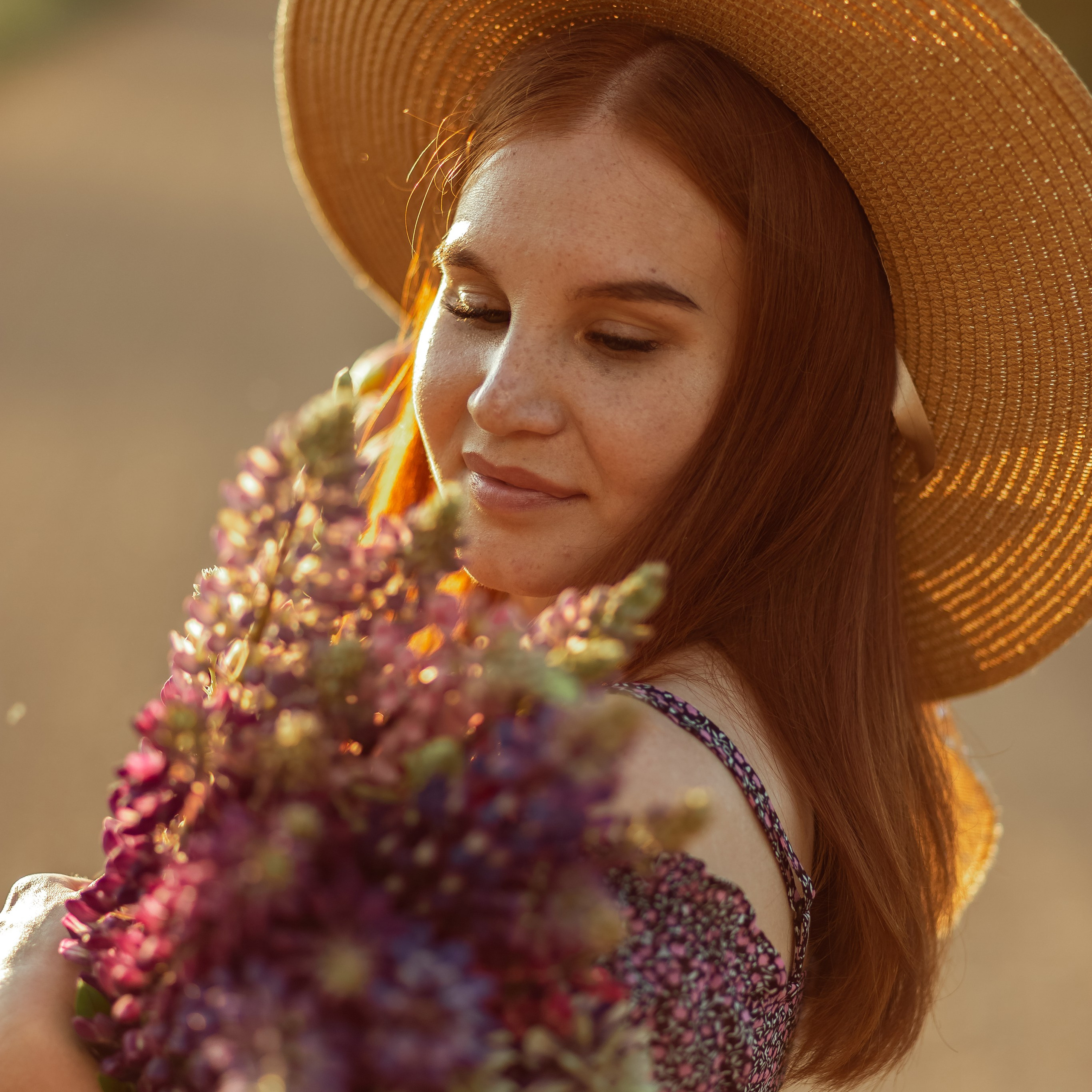 В поле с люпинами). Свадебный и семейный фотограф Можга-Ижевск Ксения Романова