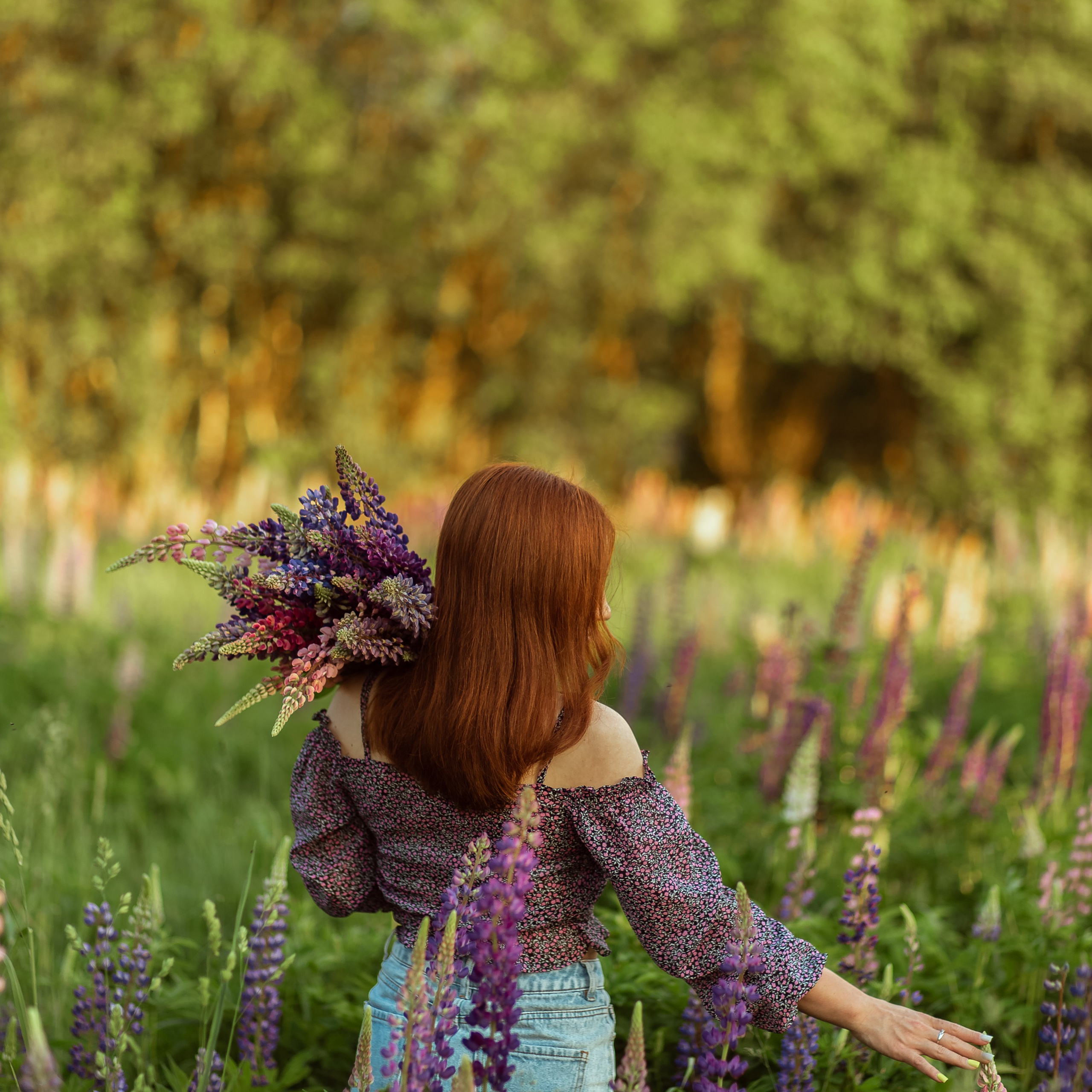 В поле с люпинами). Свадебный и семейный фотограф Можга-Ижевск Ксения Романова