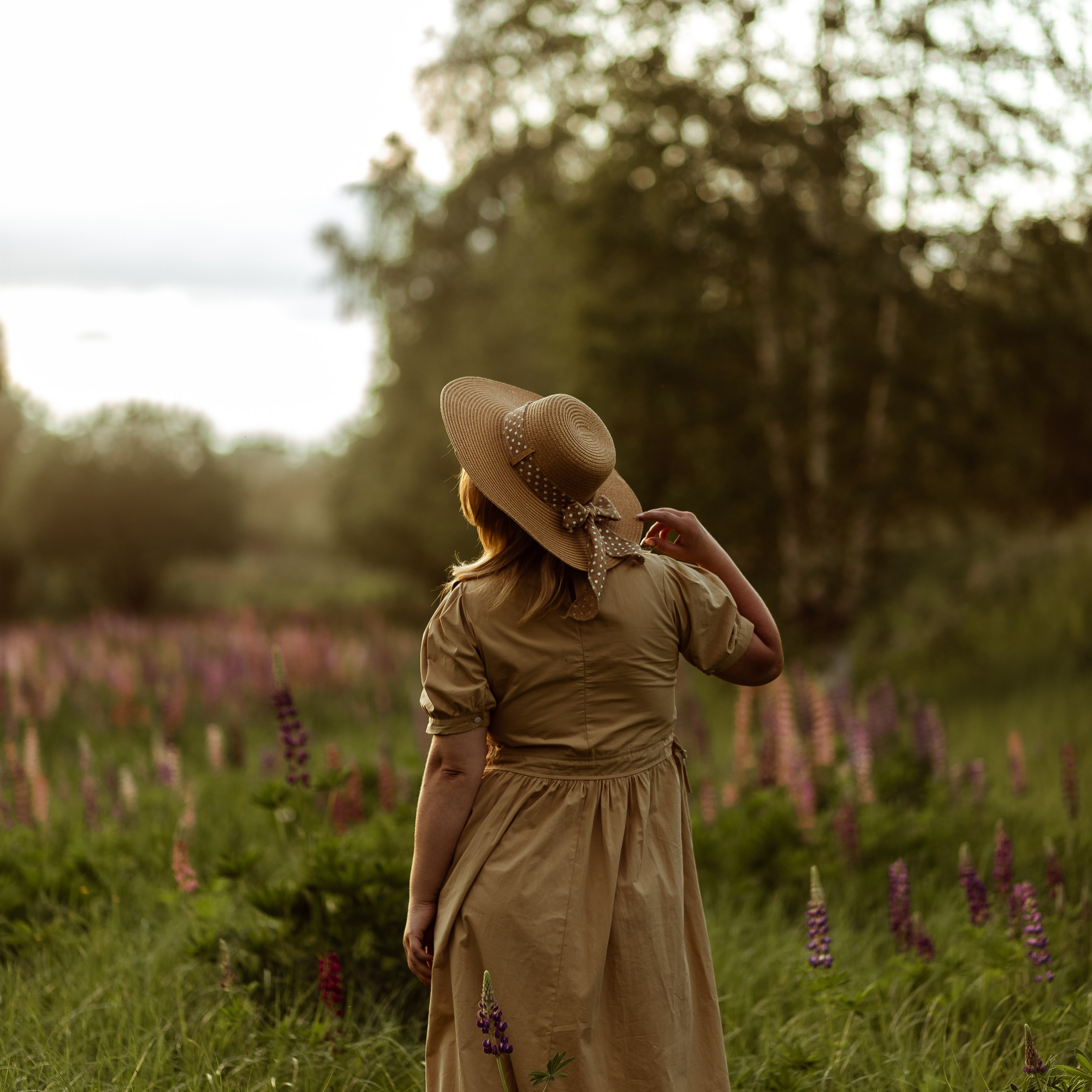 В поле с люпинами). Свадебный и семейный фотограф Можга-Ижевск Ксения Романова