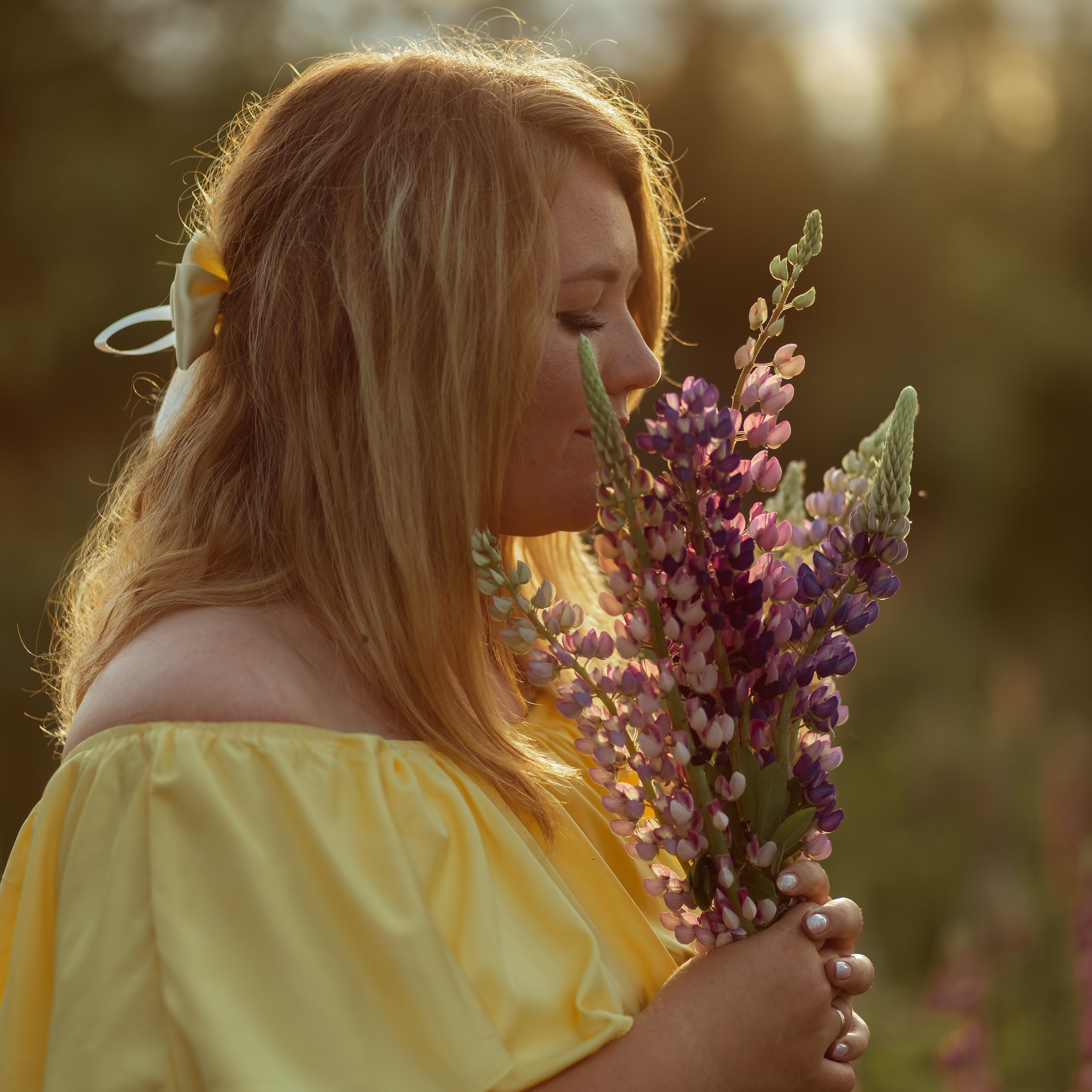 В поле с люпинами). Свадебный и семейный фотограф Можга-Ижевск Ксения Романова