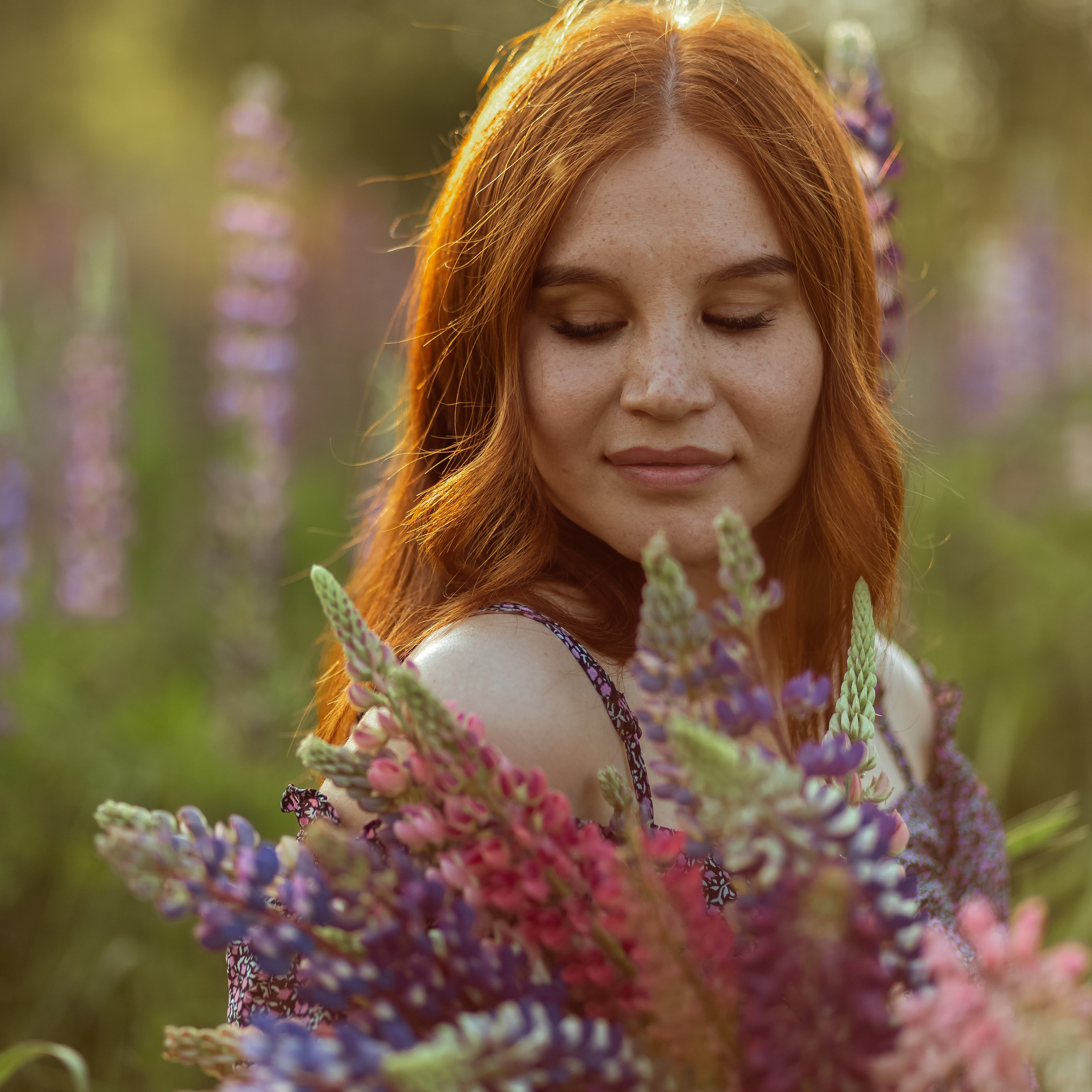 В поле с люпинами). Свадебный и семейный фотограф Можга-Ижевск Ксения Романова