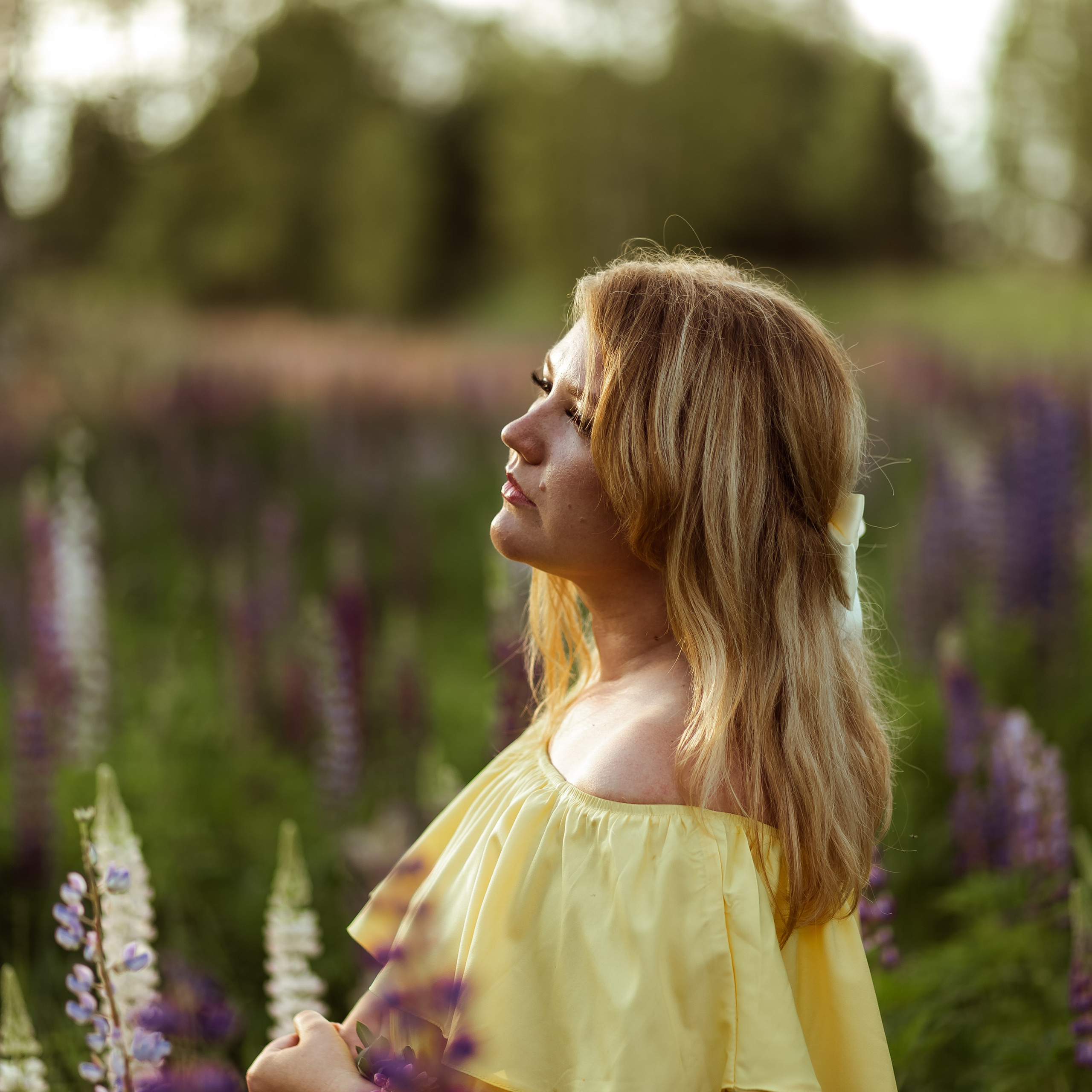 В поле с люпинами). Свадебный и семейный фотограф Можга-Ижевск Ксения Романова