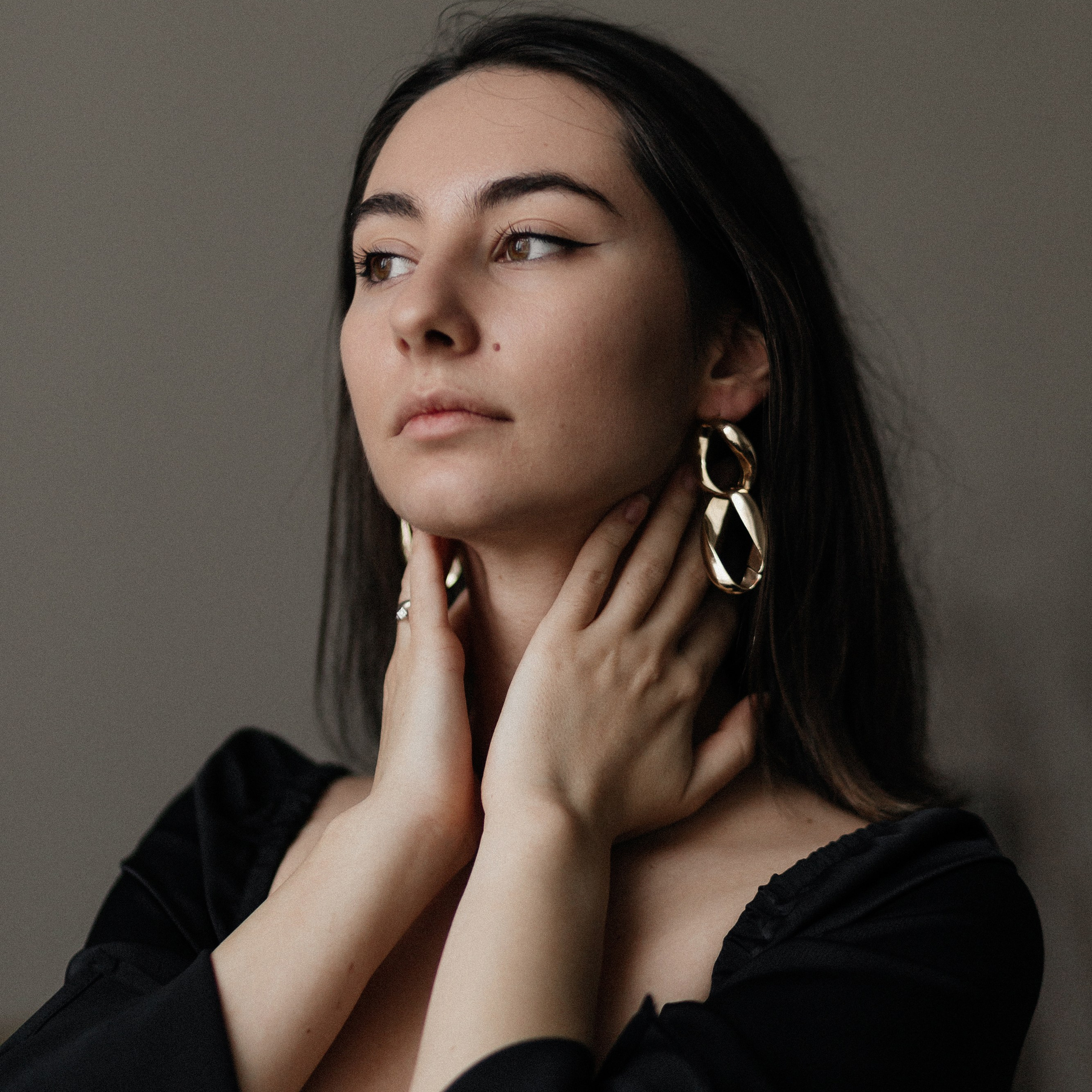 Девушка в черном платье — Лана