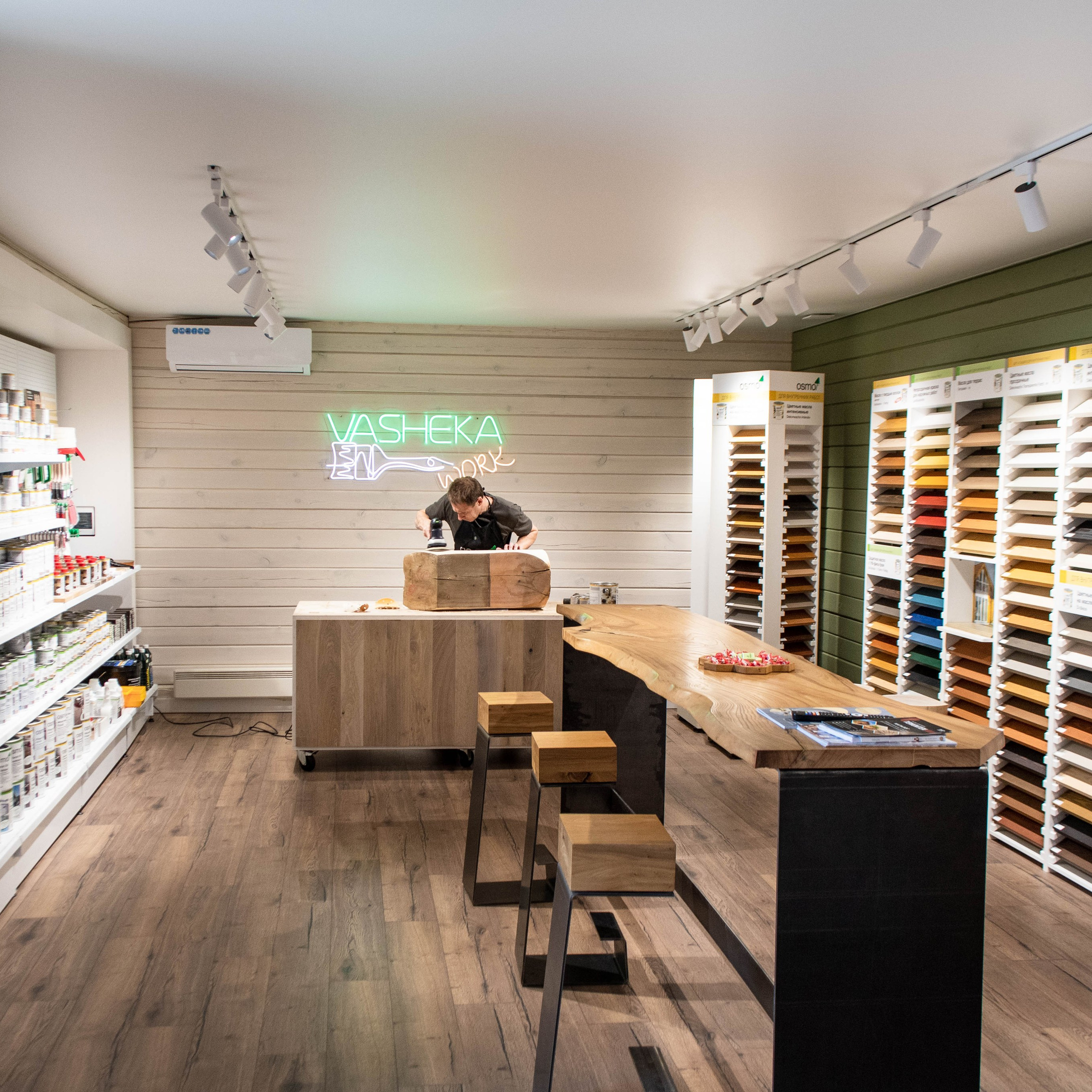 Магазин масел для дерева. Екатерина Бикбаева фотограф, видеограф, медиа-продюсер