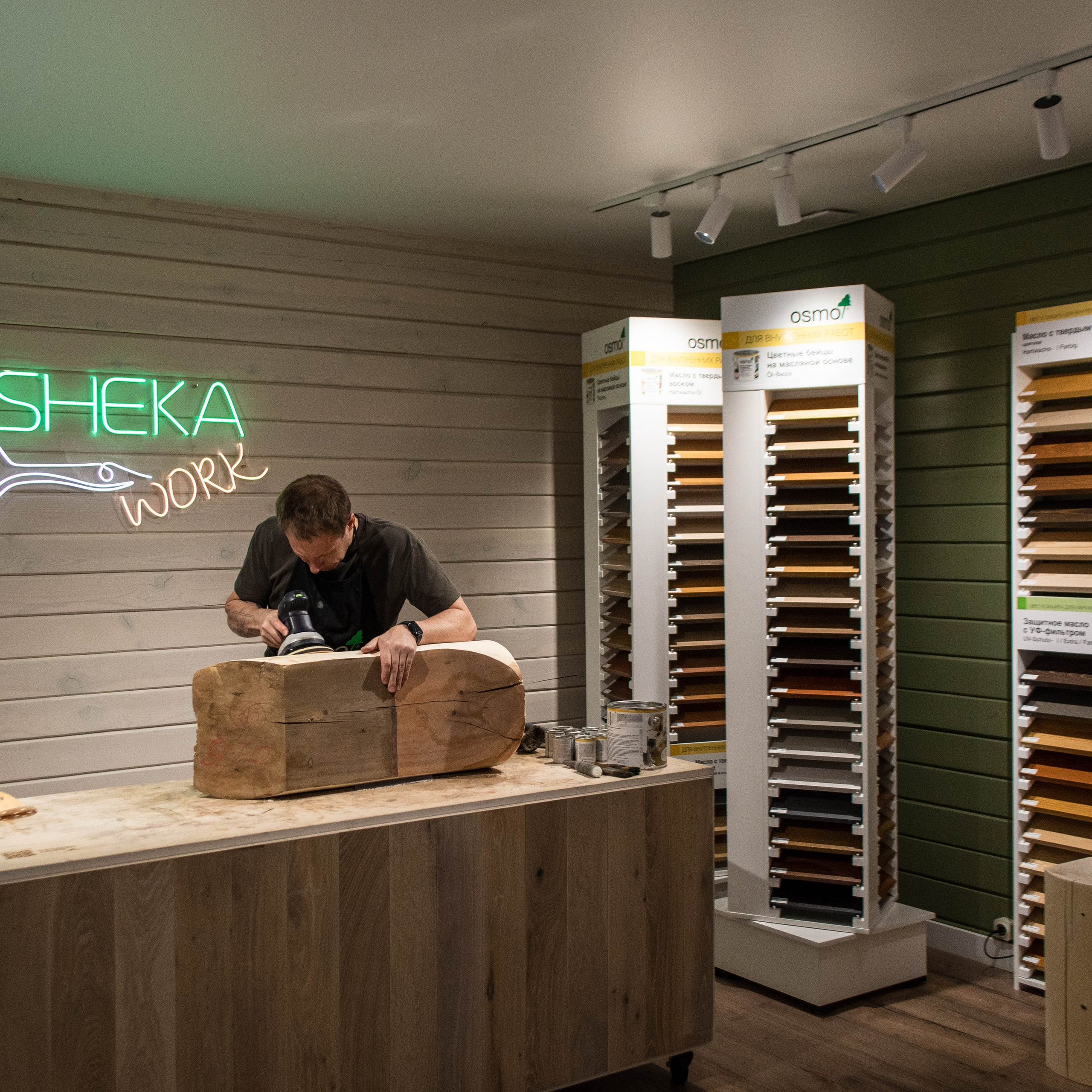 Магазин масел для дерева. Екатерина Бикбаева фотограф, видеограф, медиа-продюсер