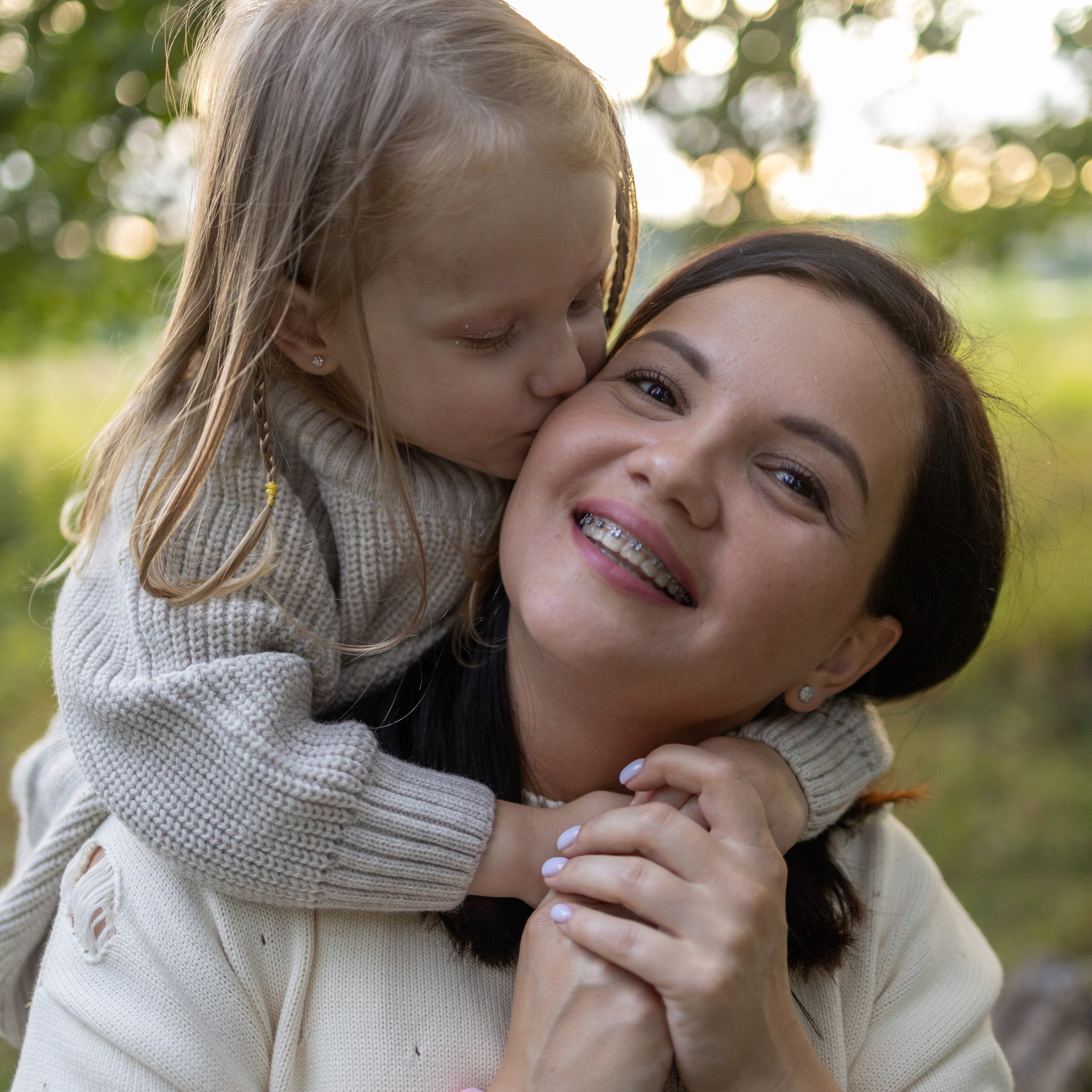 Оля с доченькой