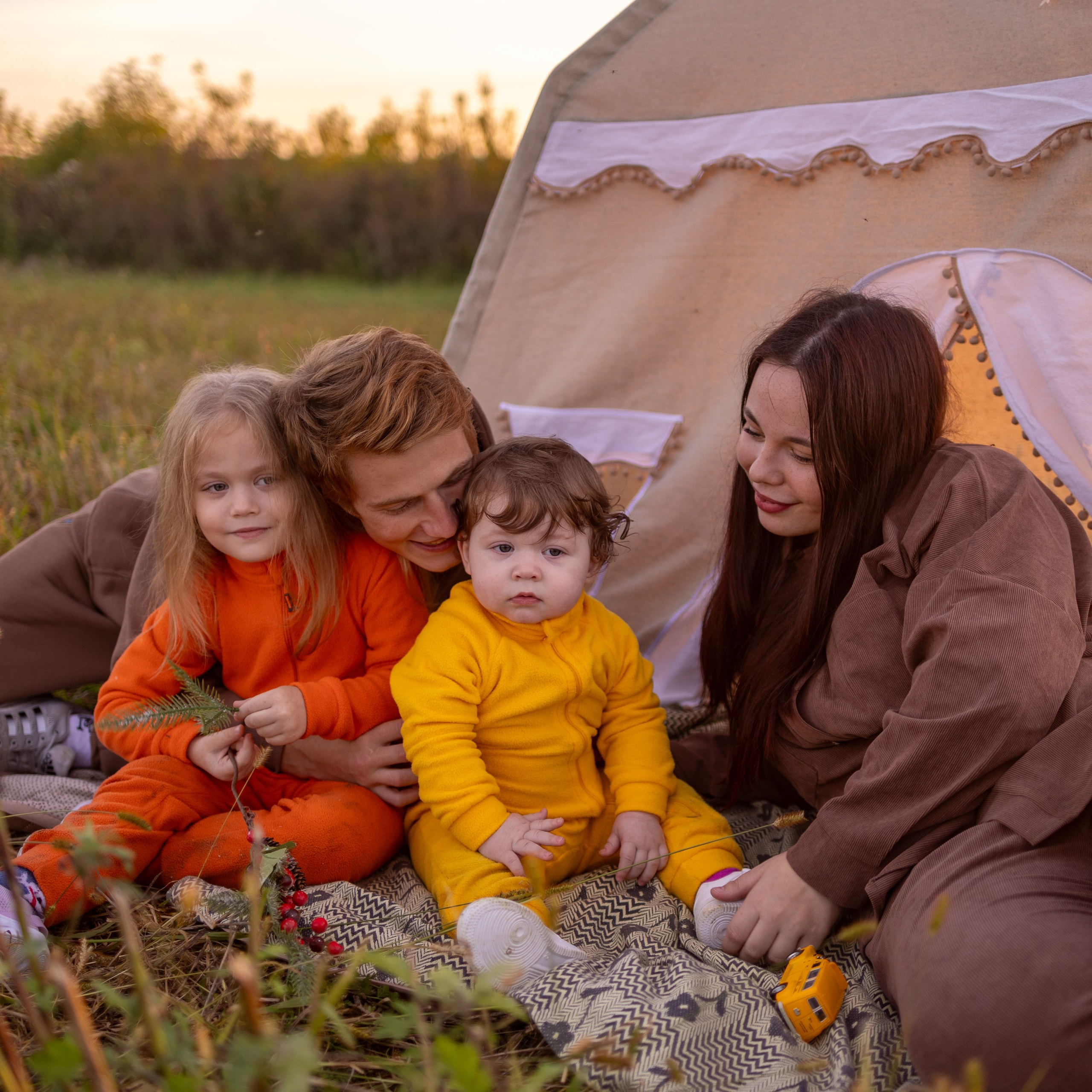 Ангелина с семьей