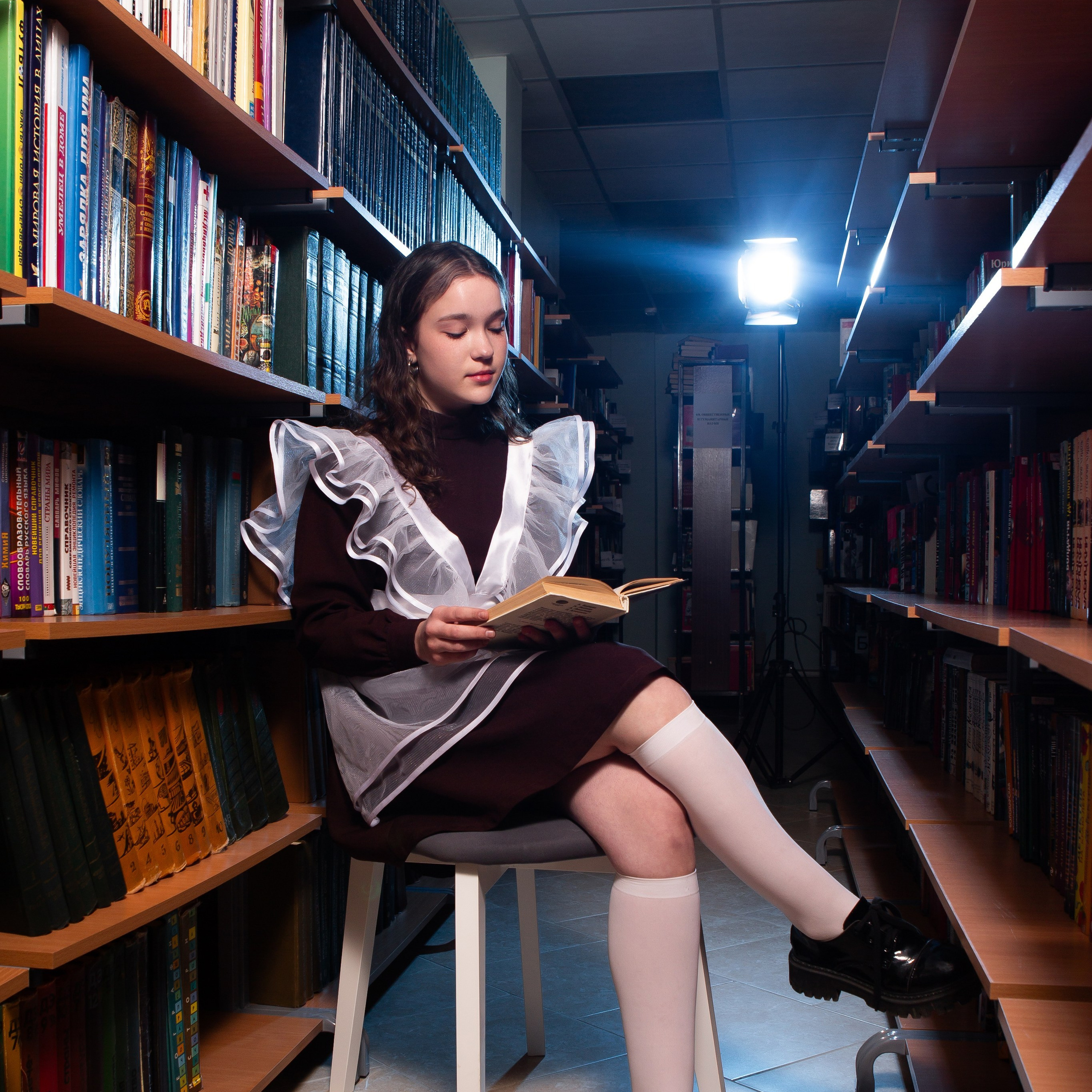 СЪЕМКА ПОРТРЕТОВ В БИБЛИОТЕКЕ ДЛЯ 11 КЛАССОВ-1