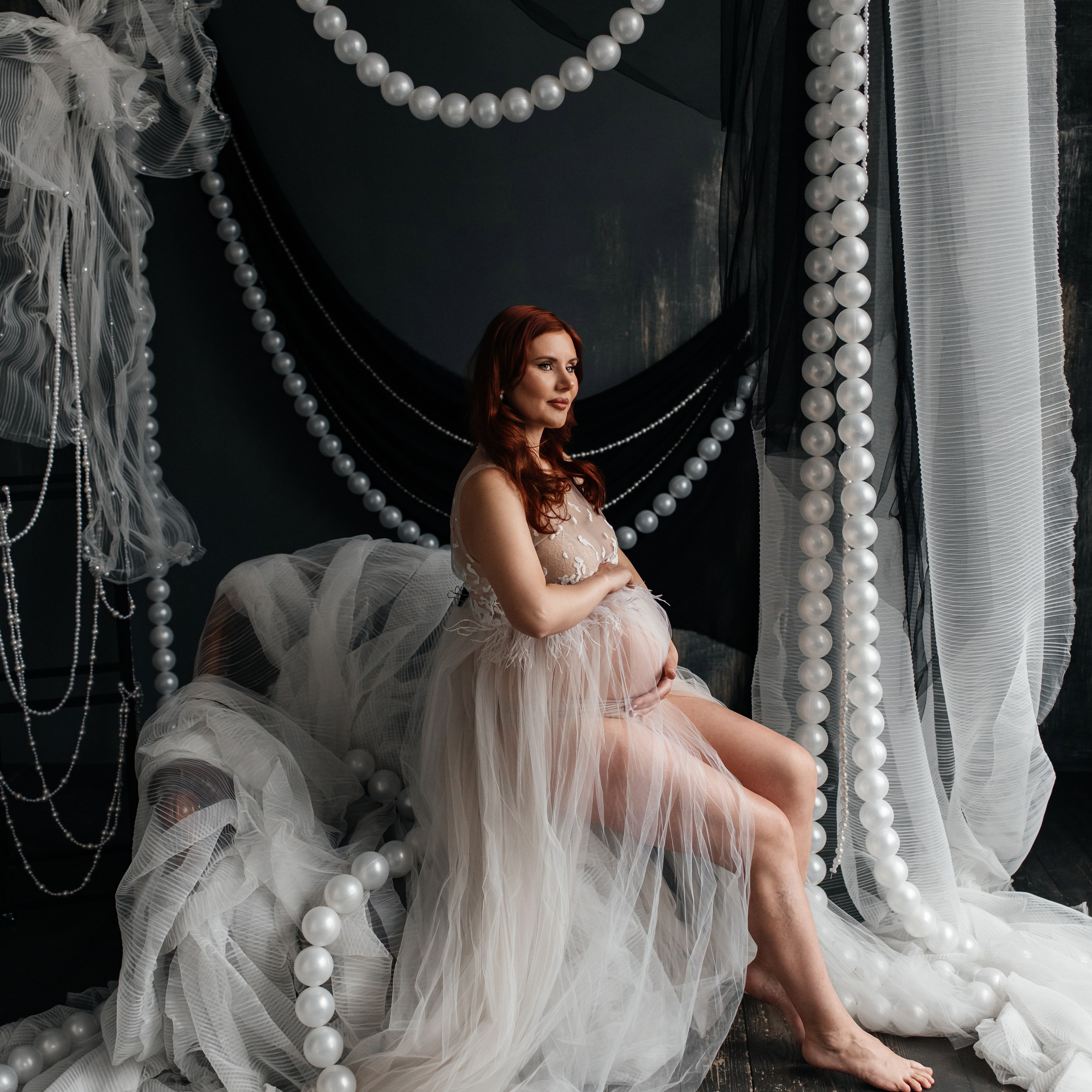 «Мягкость ожидания: в струящихся тканях и украшениях»