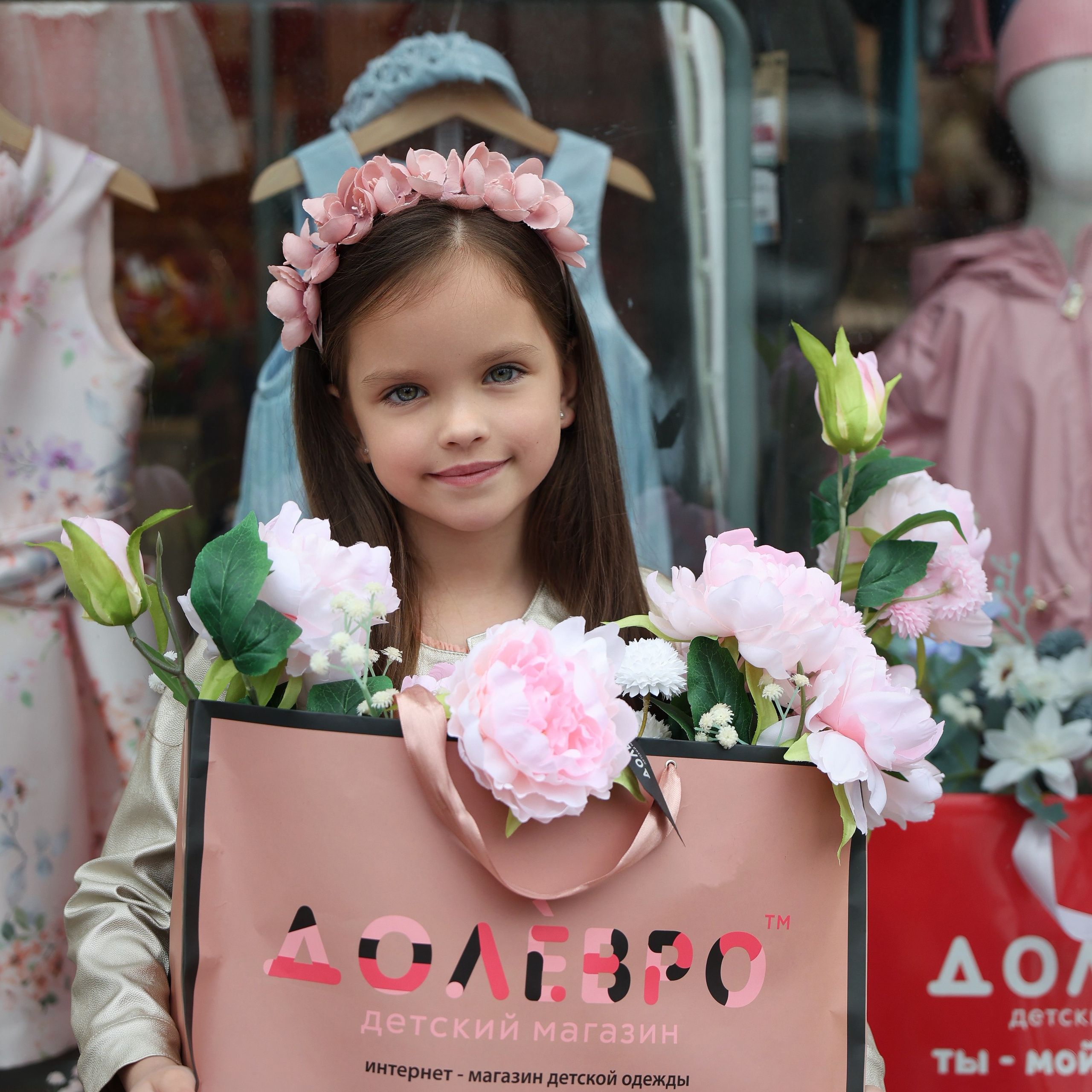 Для бутика детской одежды «Долевро»