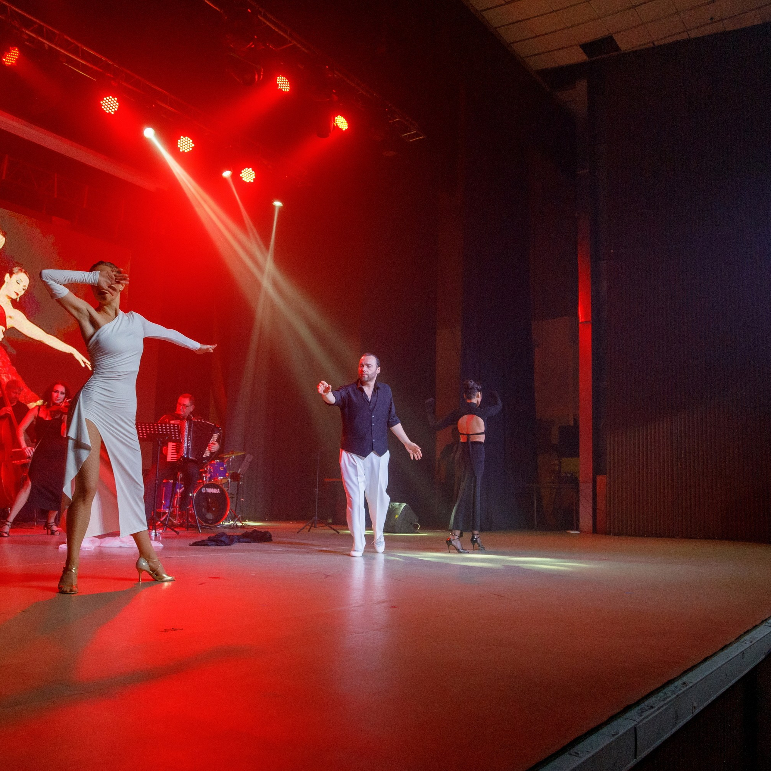 Рекламное фото, видео, инфографика, бизнес-портрет, предметная съёмка. Фотограф видеограф Иркутск фото видео студия Алексея Марамзина