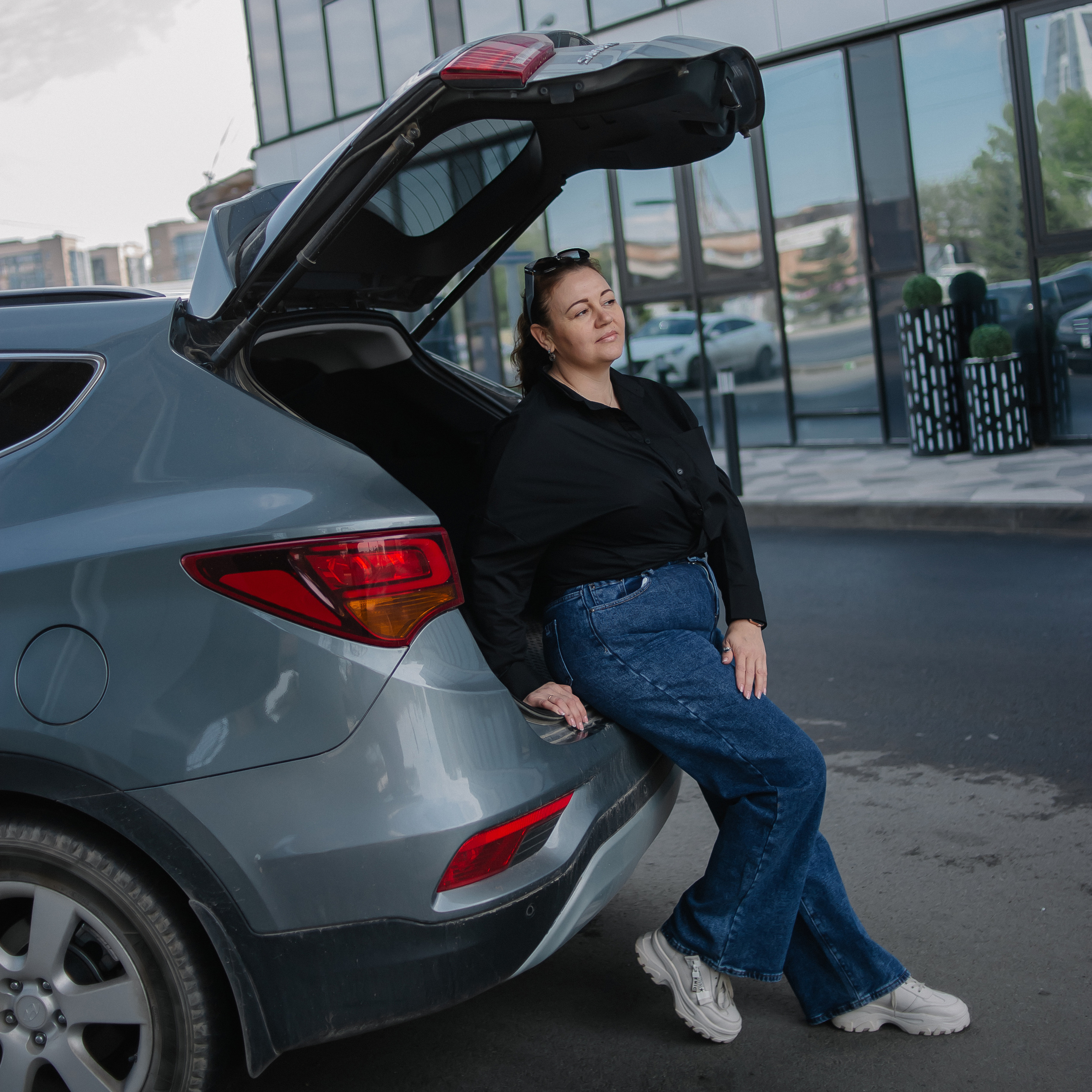 Ольга. Съёмка с автомобилем.