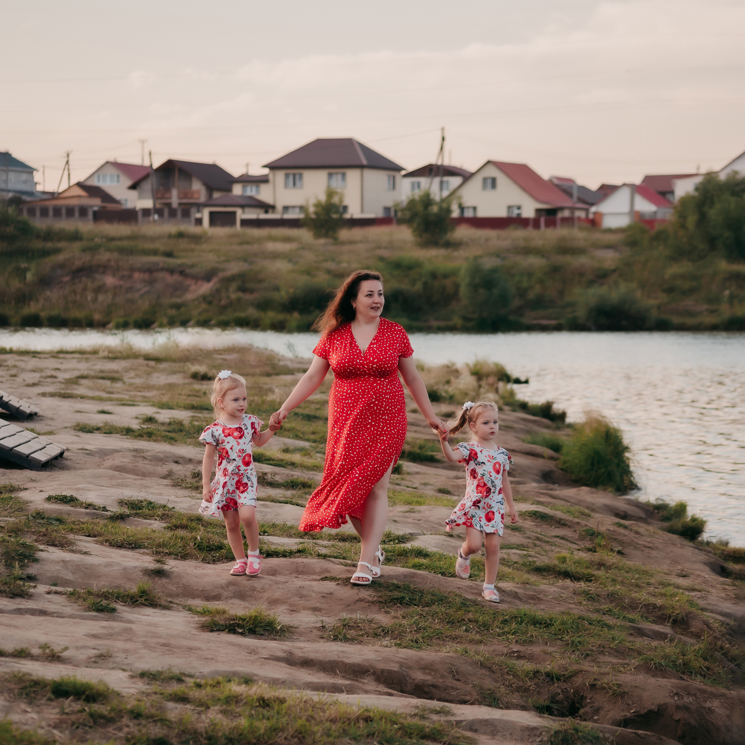 Семейная прогулка. Анастасия, Анна и Арина