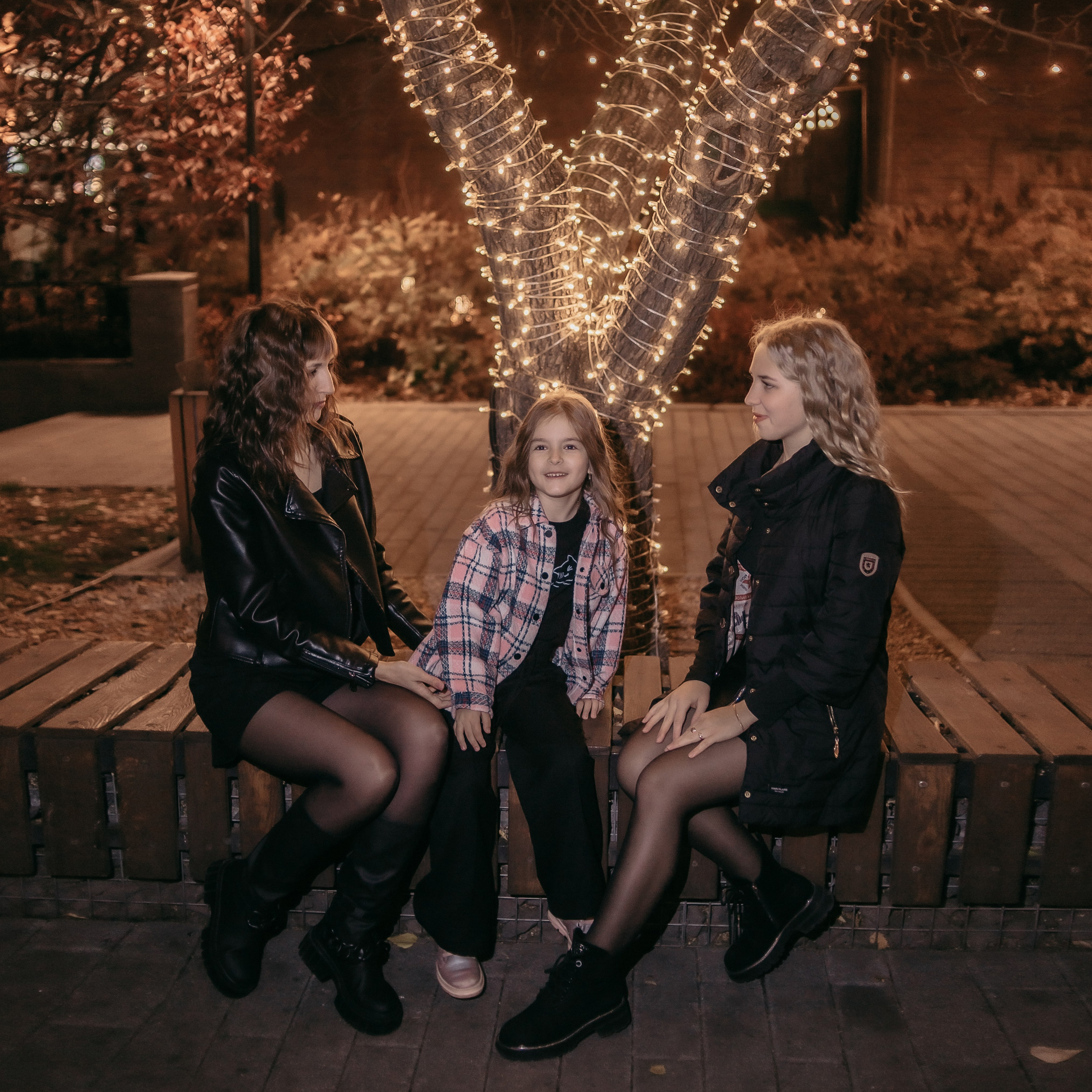 Ирина, Яна, Лера. Вечерняя прогулка.