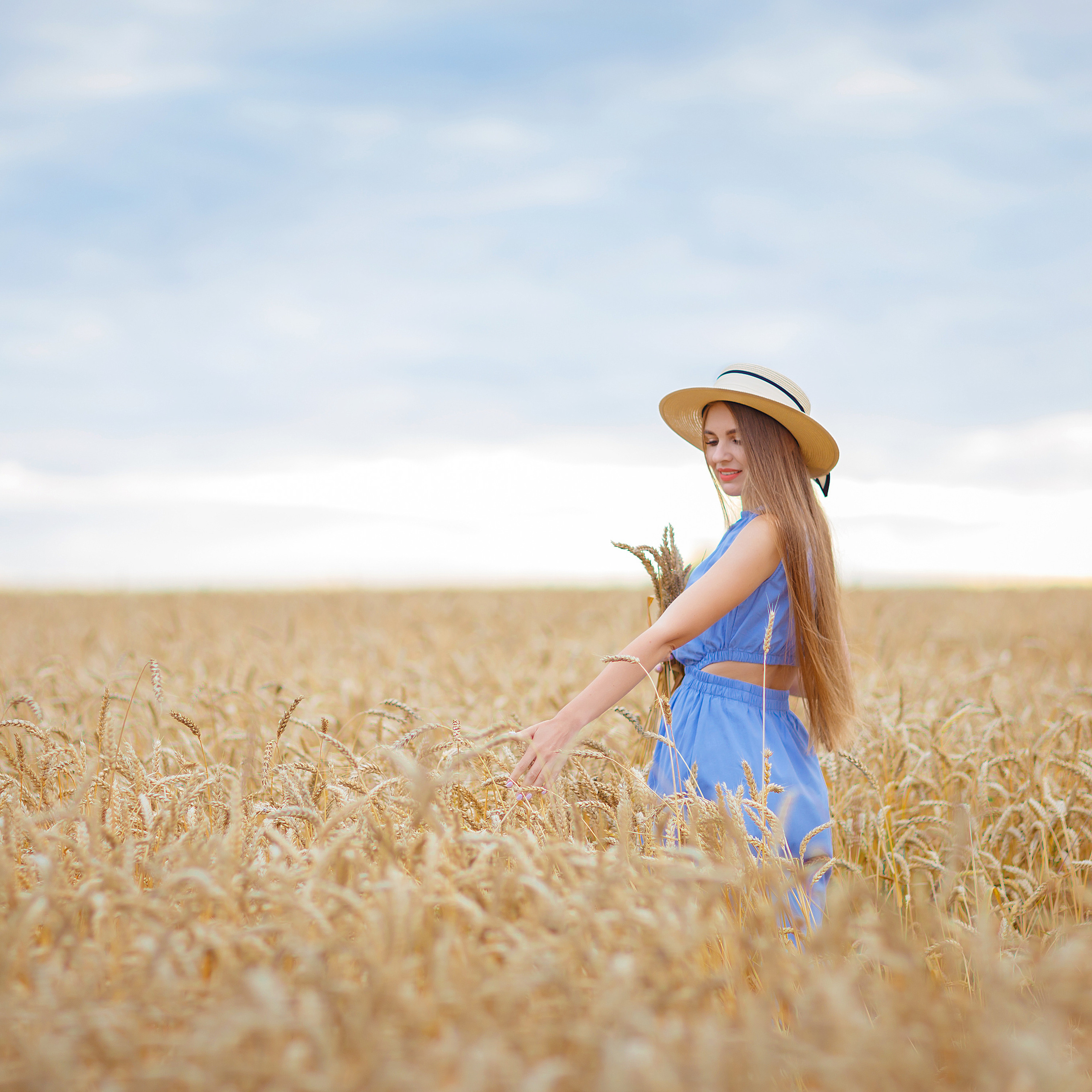 Татьяна и Егор в колосках