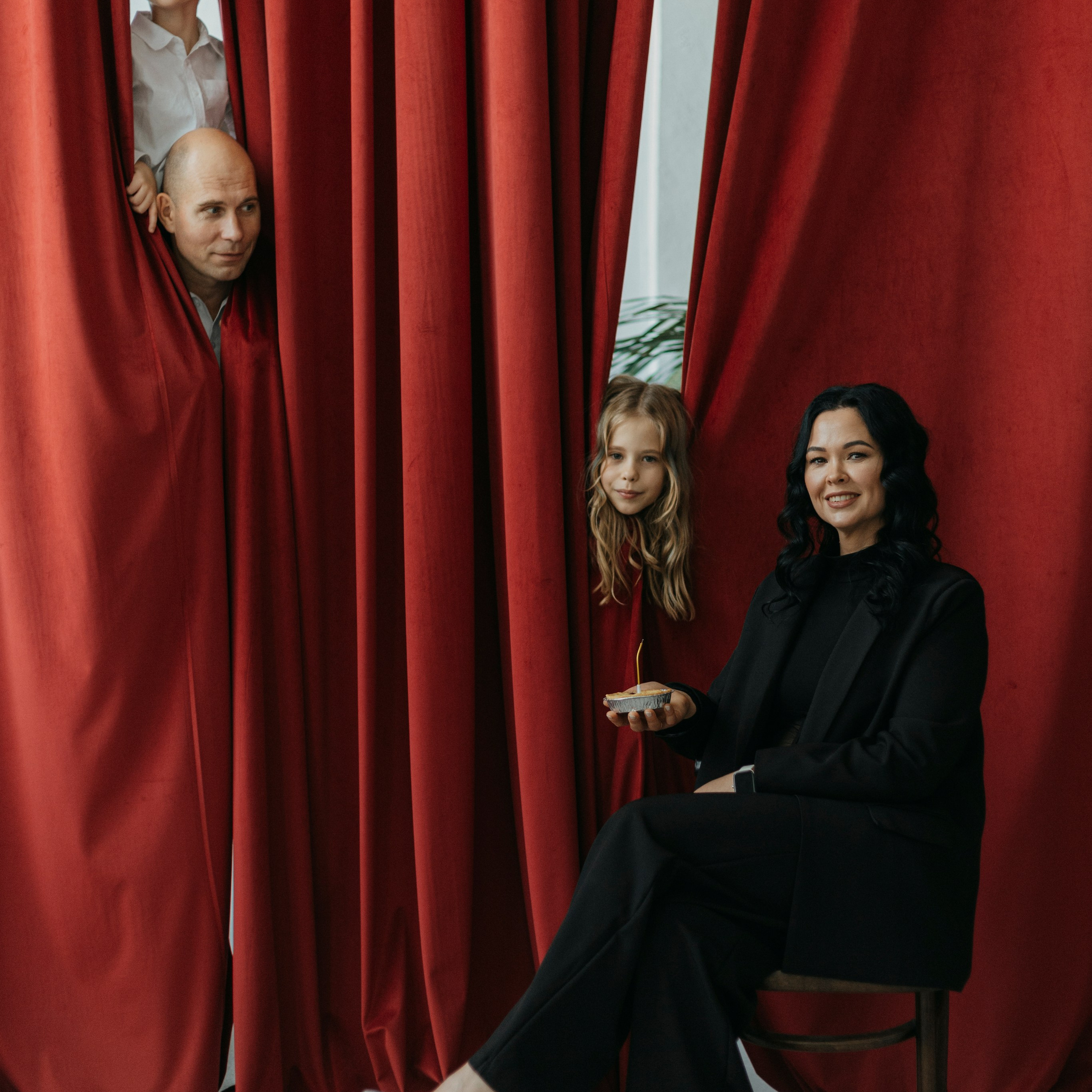 Студийная семейная фотосессия