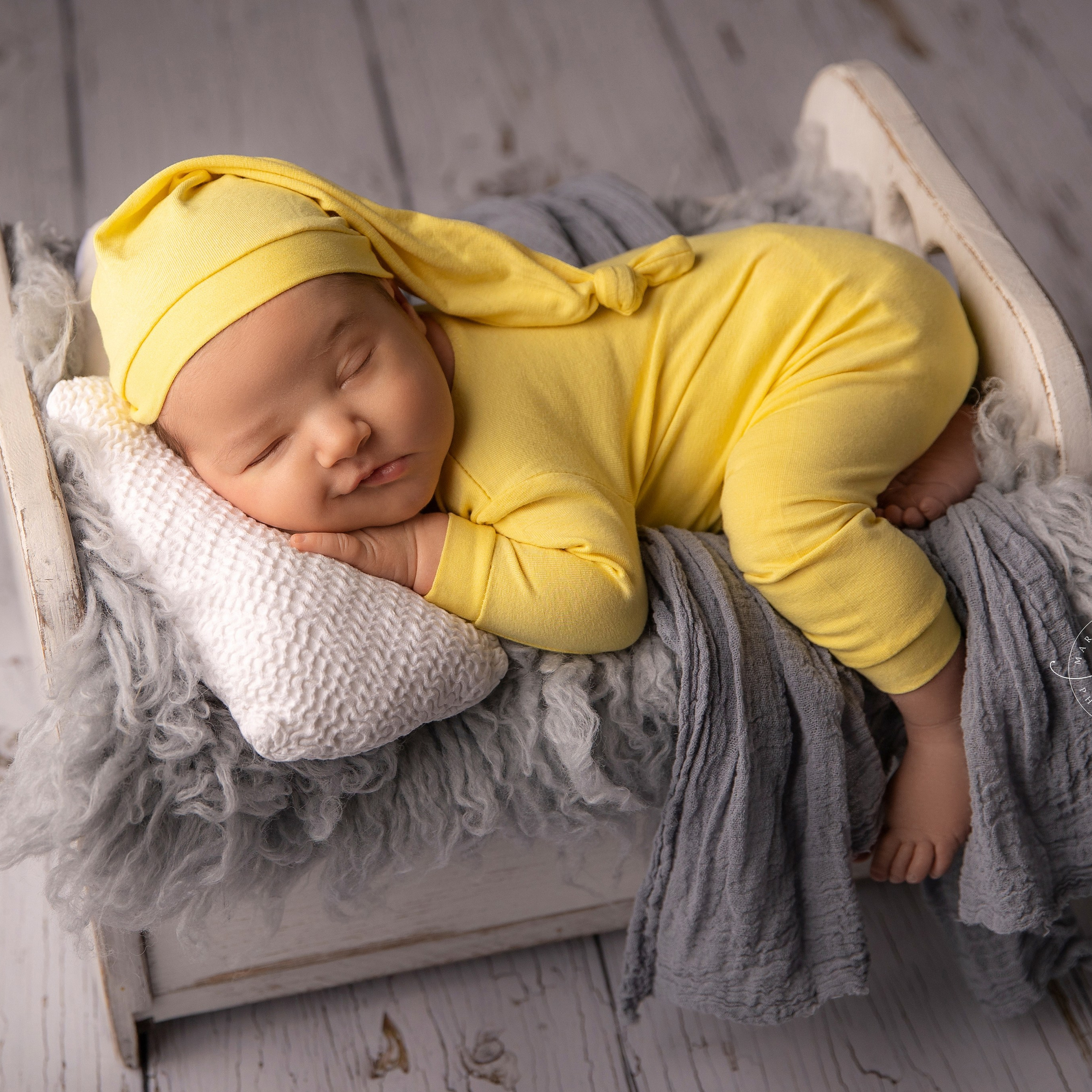 Белая кроватка