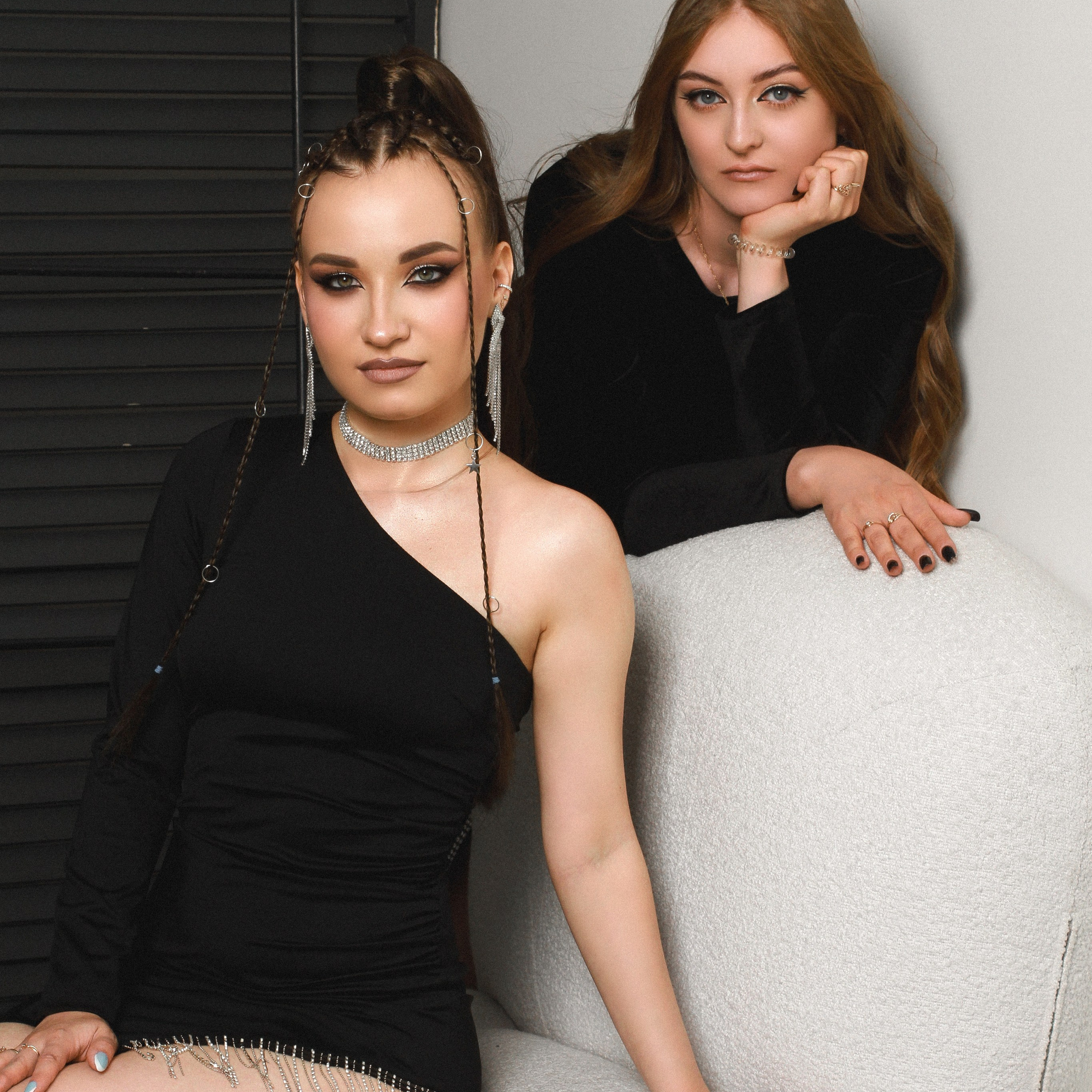 Две подружки