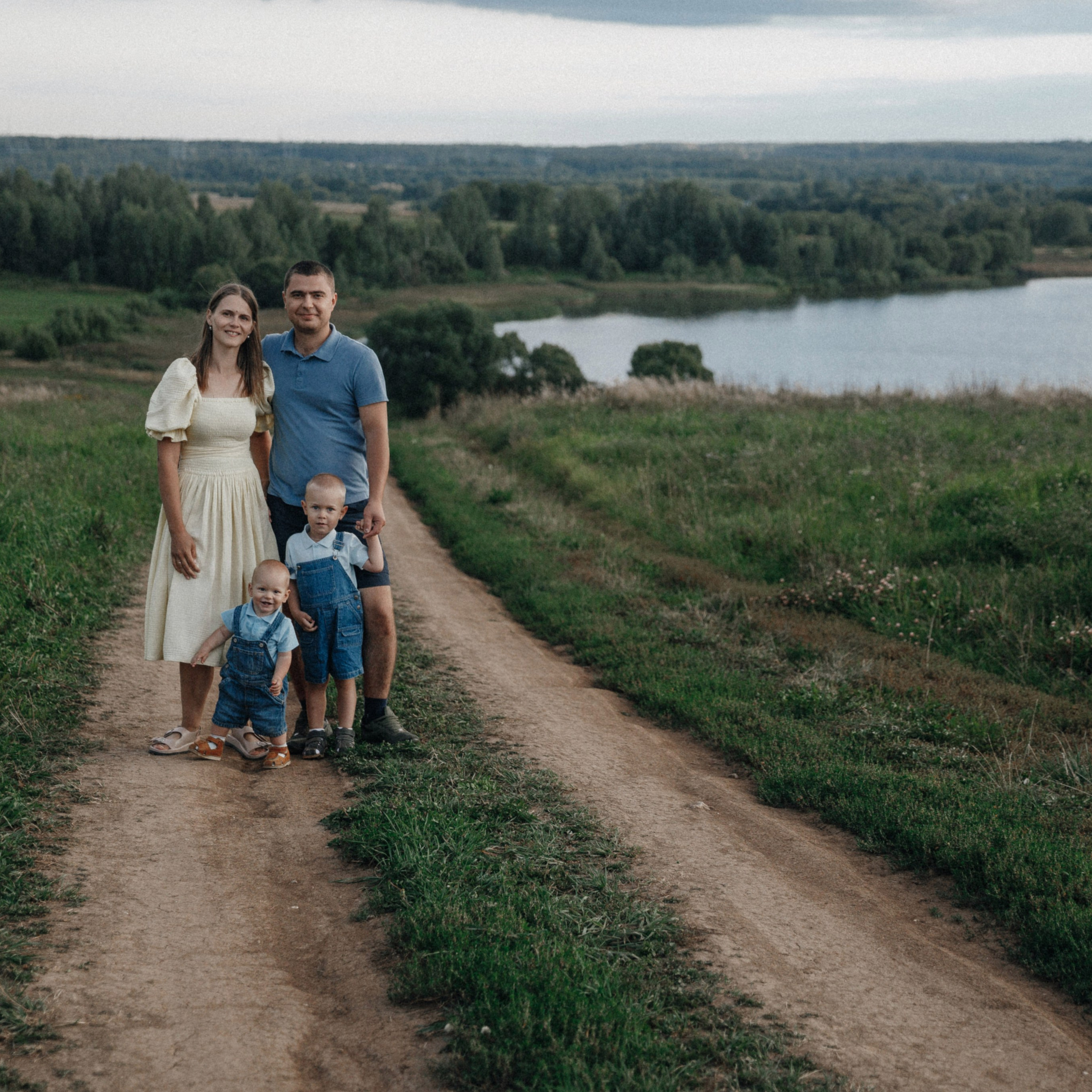 Семейная в поле