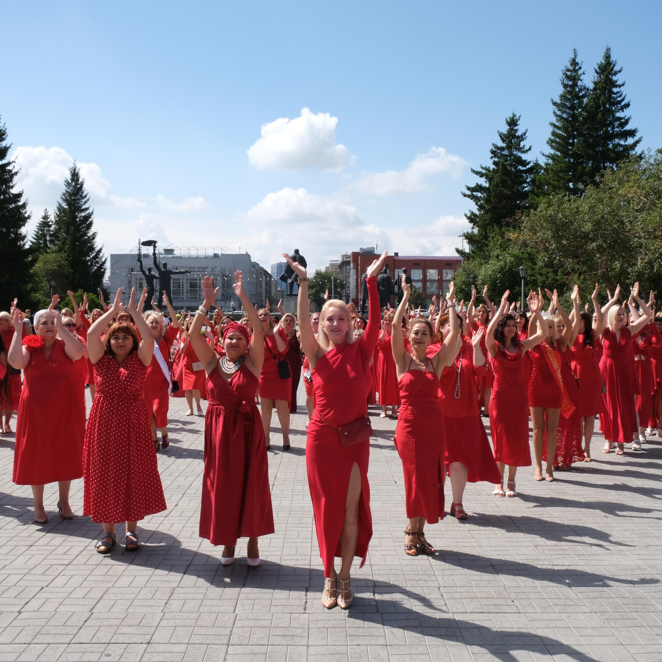 Красные платья