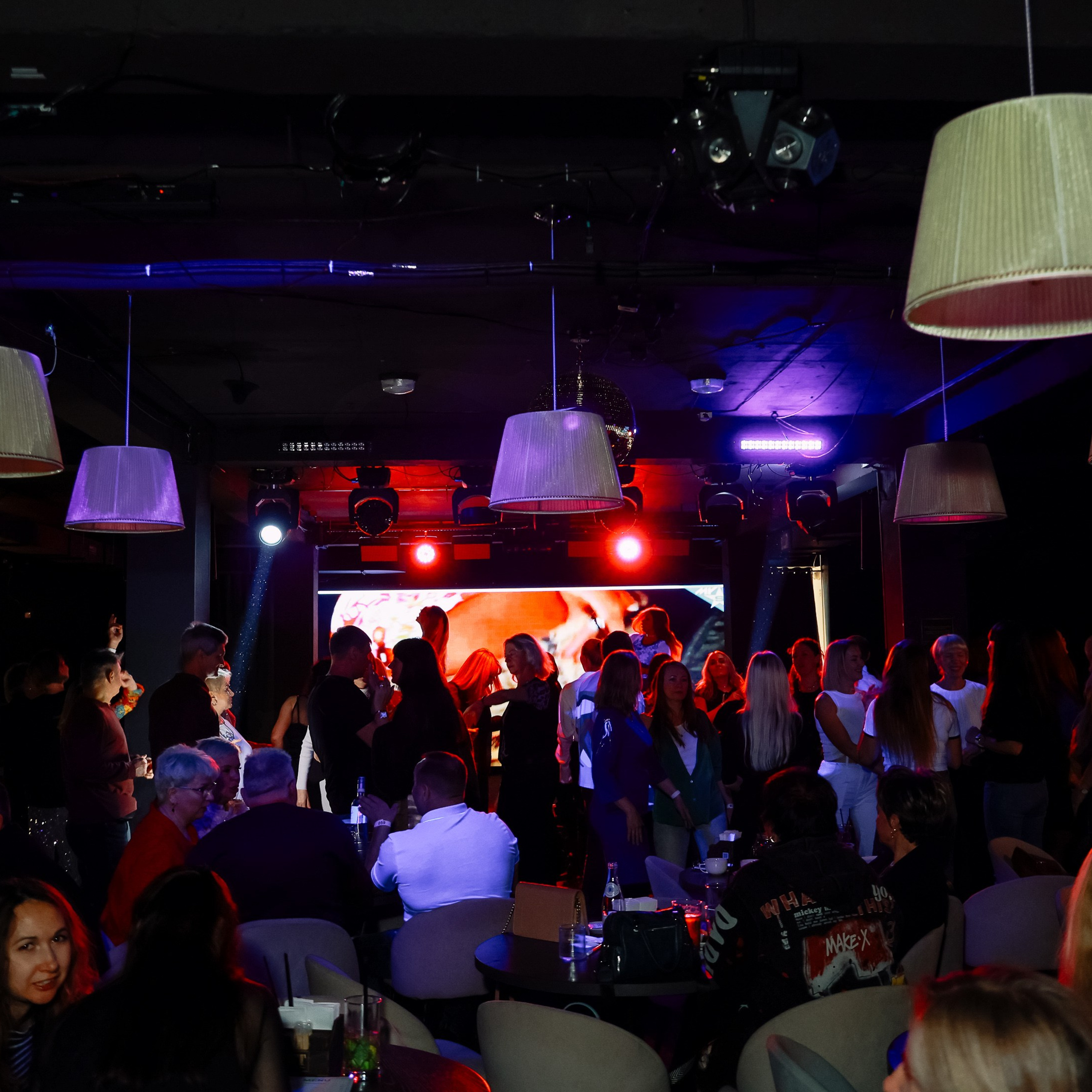 Дискотека под хиты 2000 в Истории