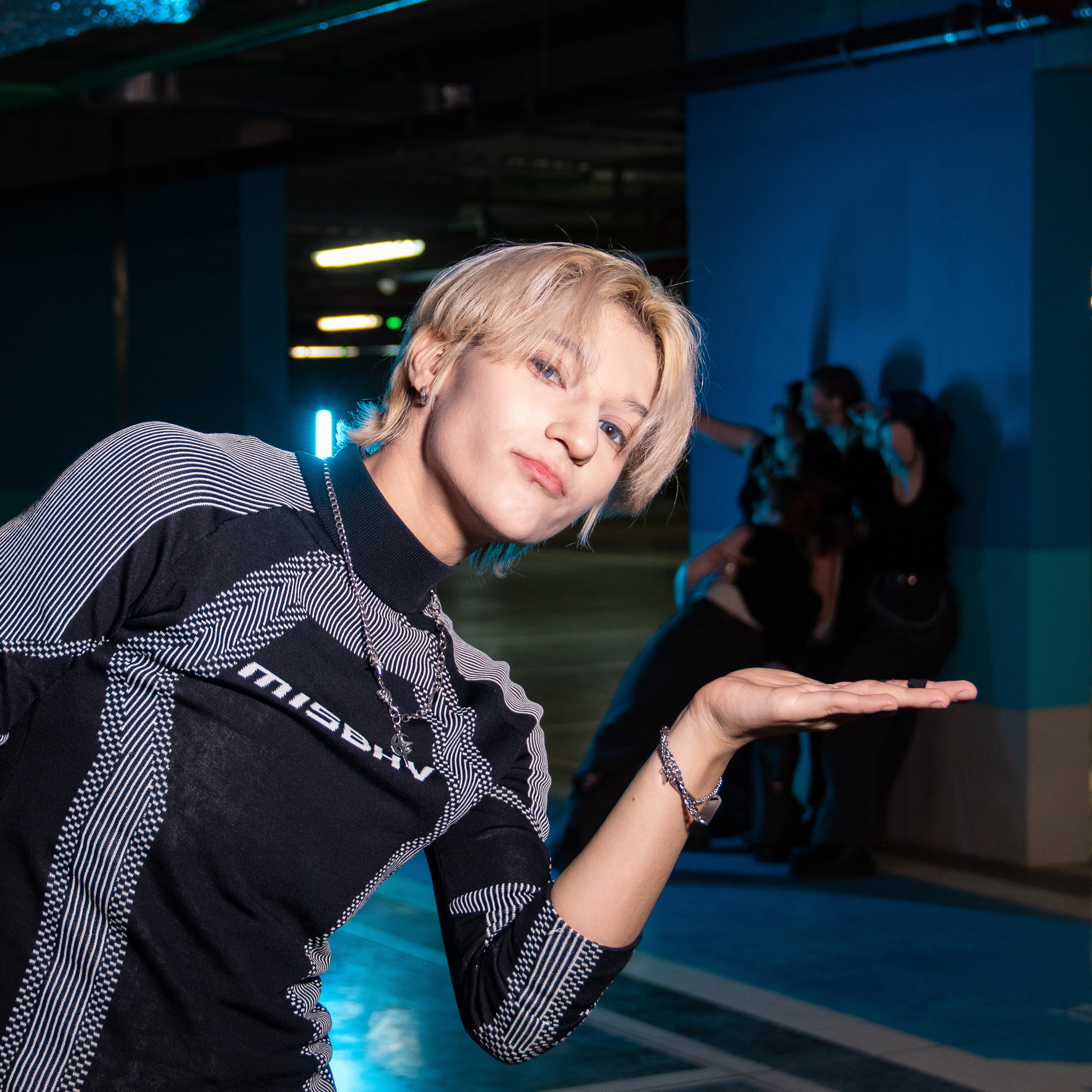 Бэкстейдж съёмок Stray Kids 'Double Knot'