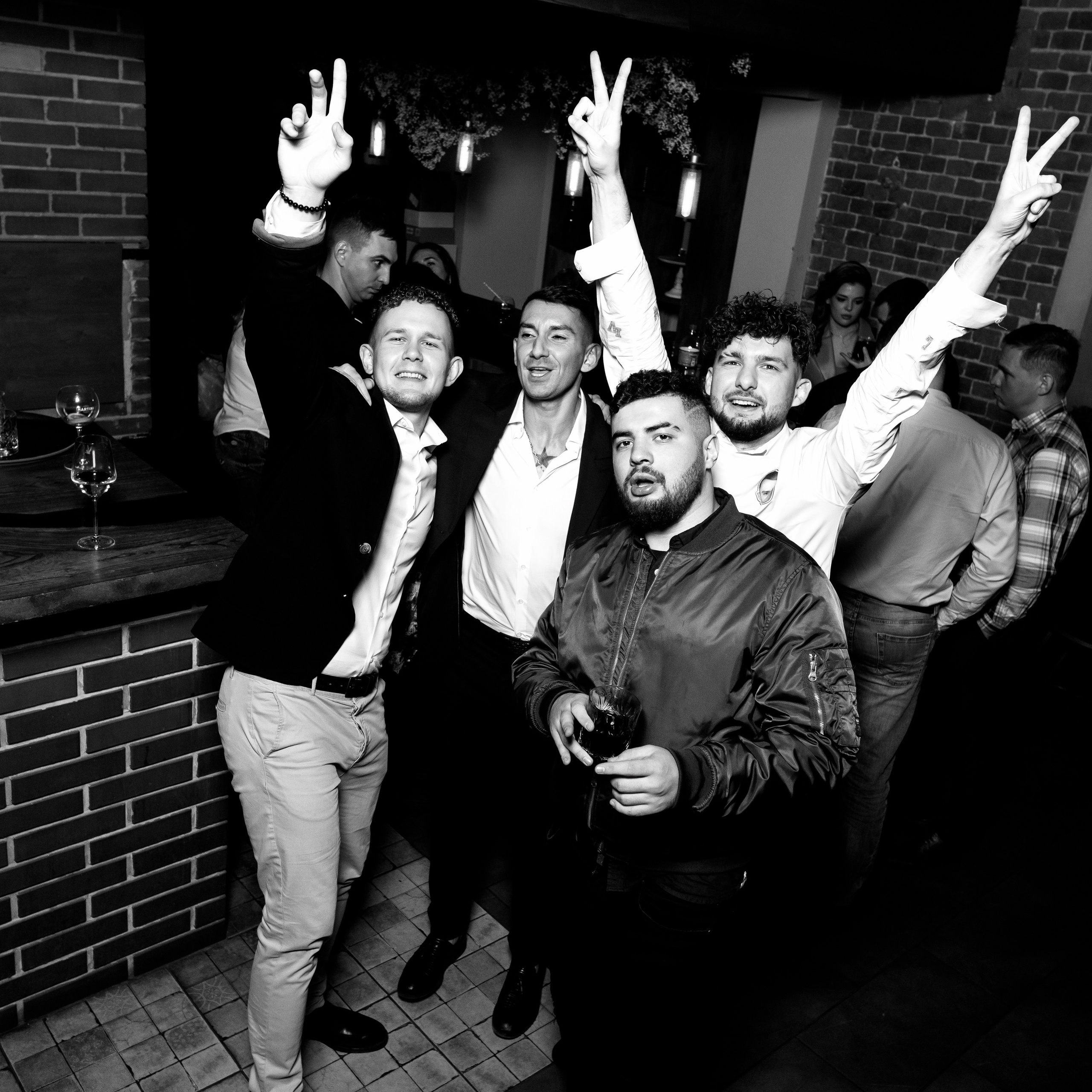 День рождения, Бар Географ