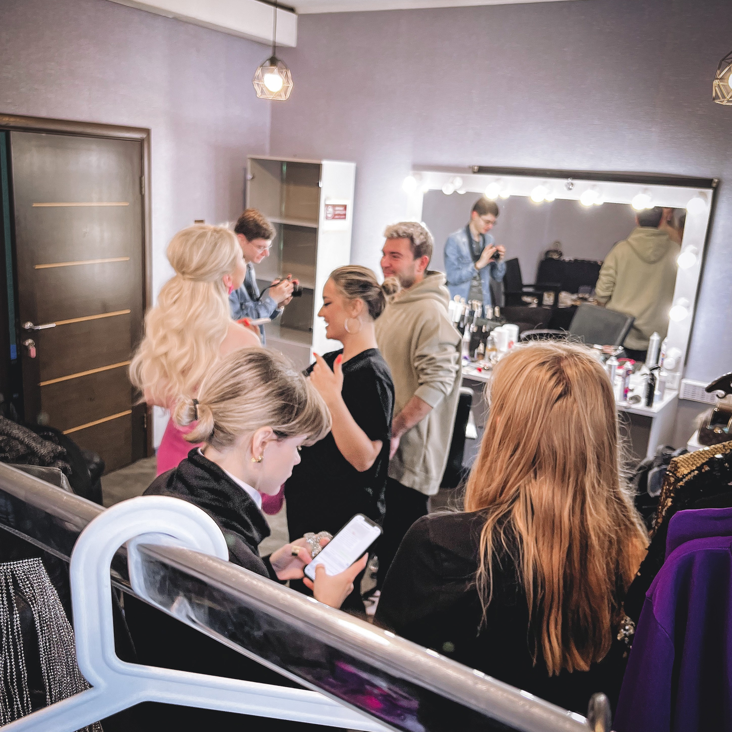 Бэкстейдж со съемок клипа Хатико. Видеомейкер и фотограф Кэтрин.Филм