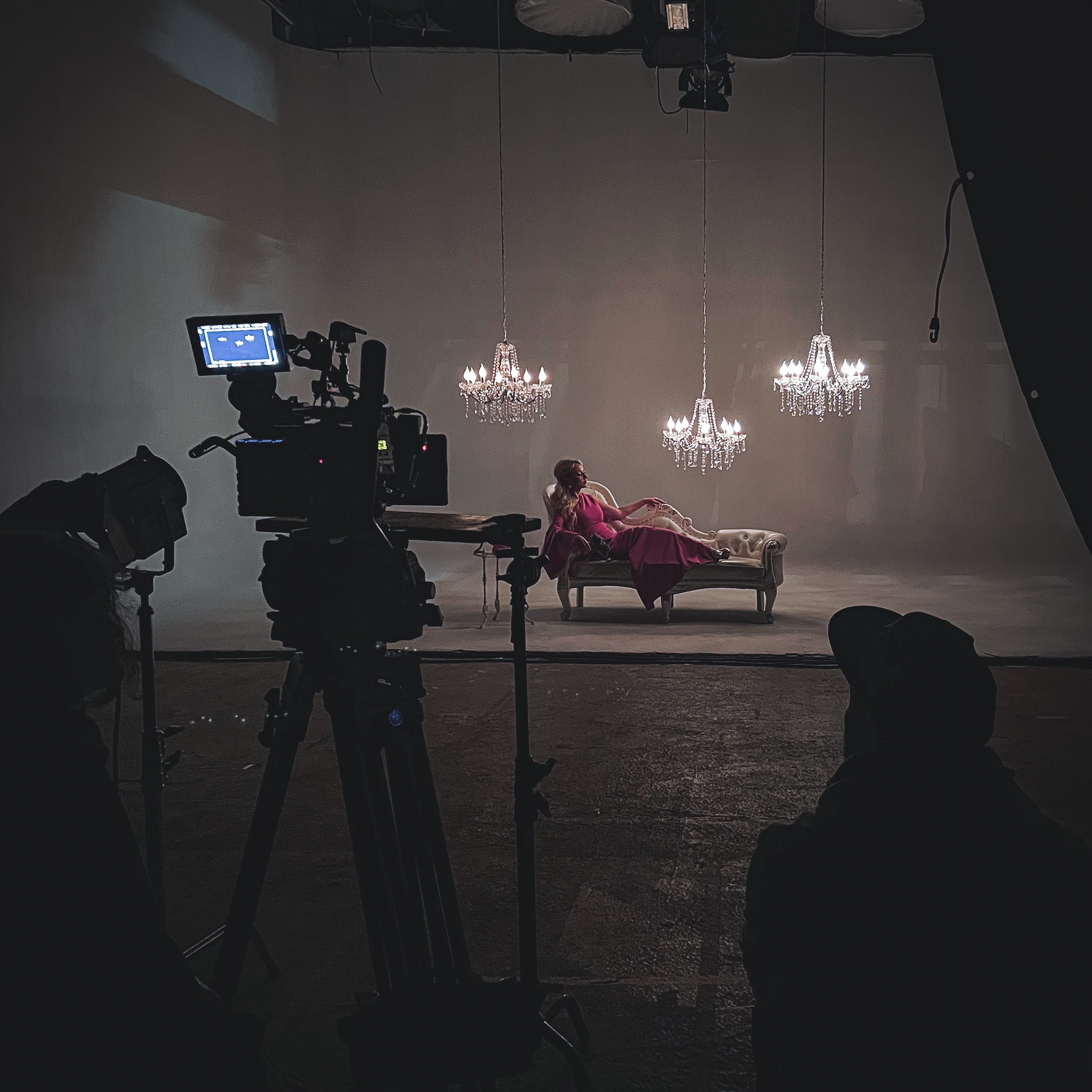 Бэкстейдж со съемок клипа Хатико. Видеомейкер и фотограф Кэтрин.Филм