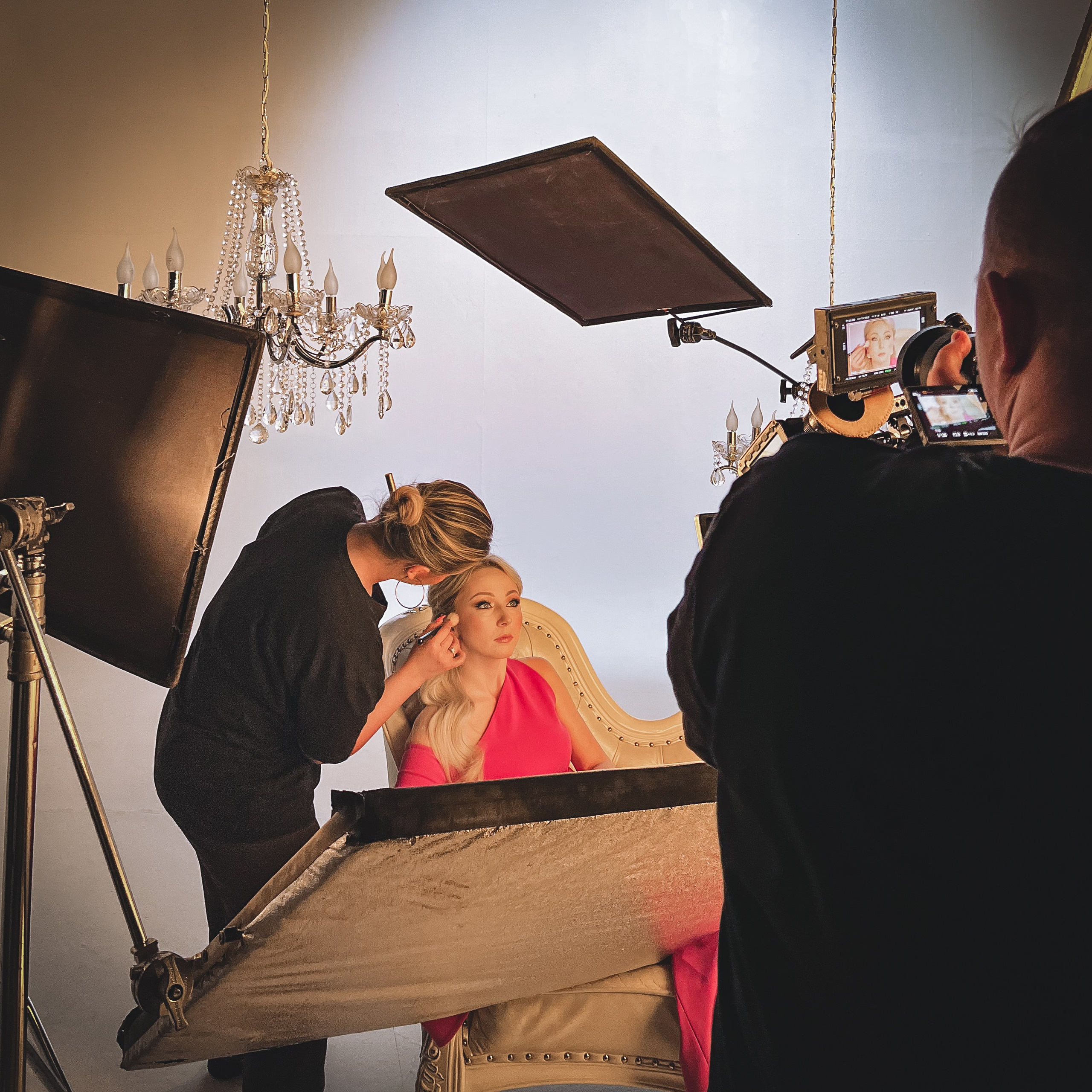 Бэкстейдж со съемок клипа Хатико. Видеомейкер и фотограф Кэтрин.Филм