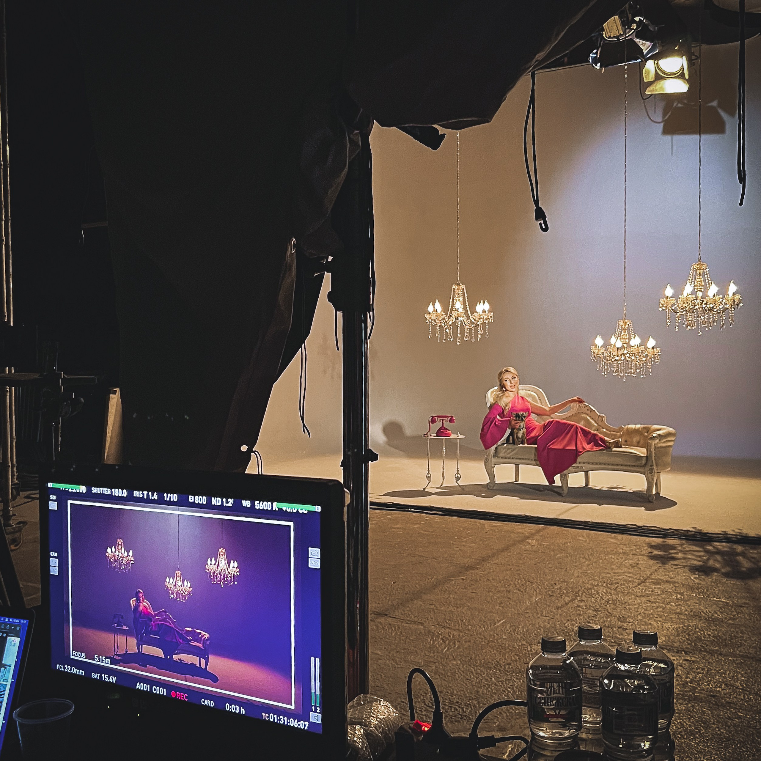 Бэкстейдж со съемок клипа Хатико. Видеомейкер и фотограф Кэтрин.Филм