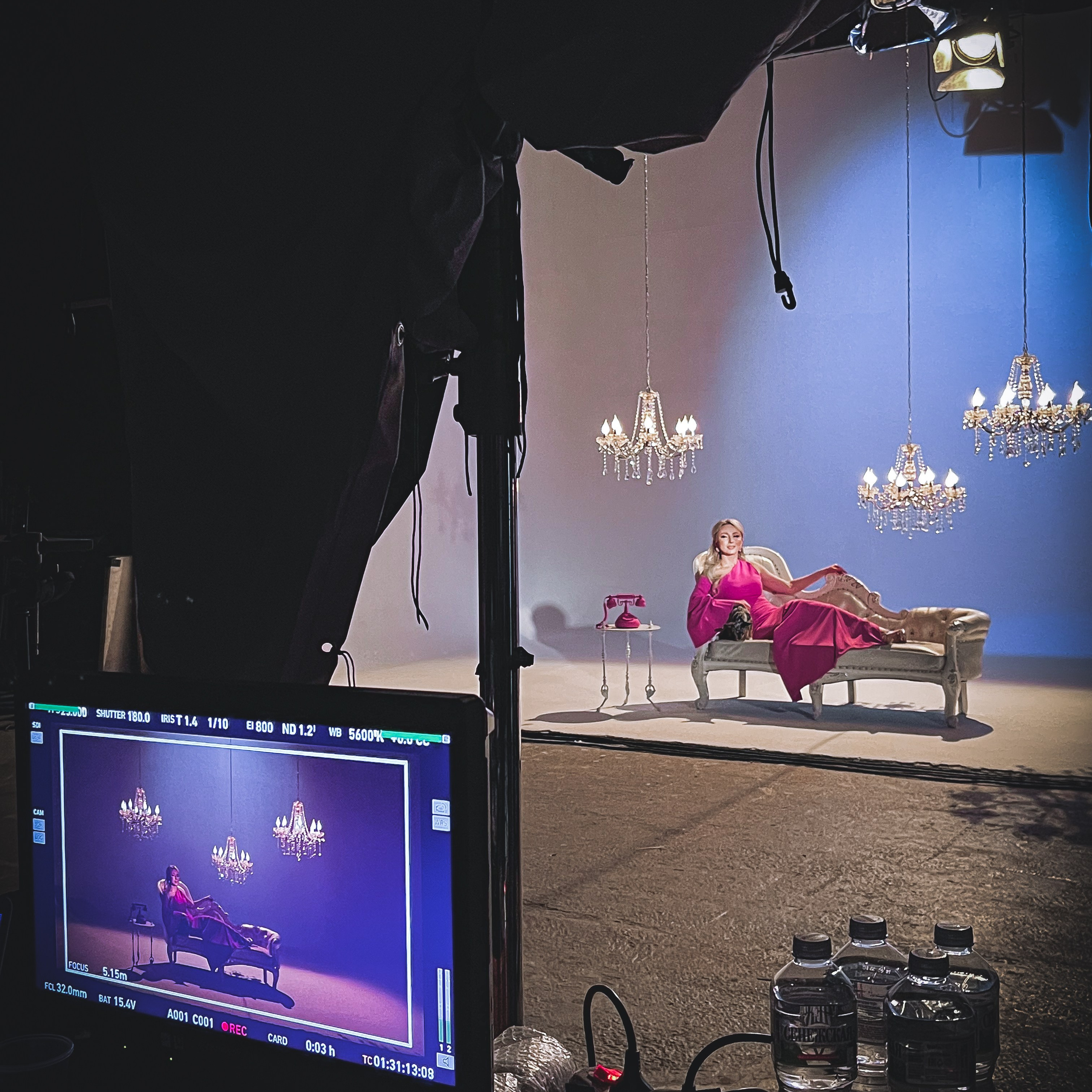 Бэкстейдж со съемок клипа Хатико. Видеомейкер и фотограф Кэтрин.Филм