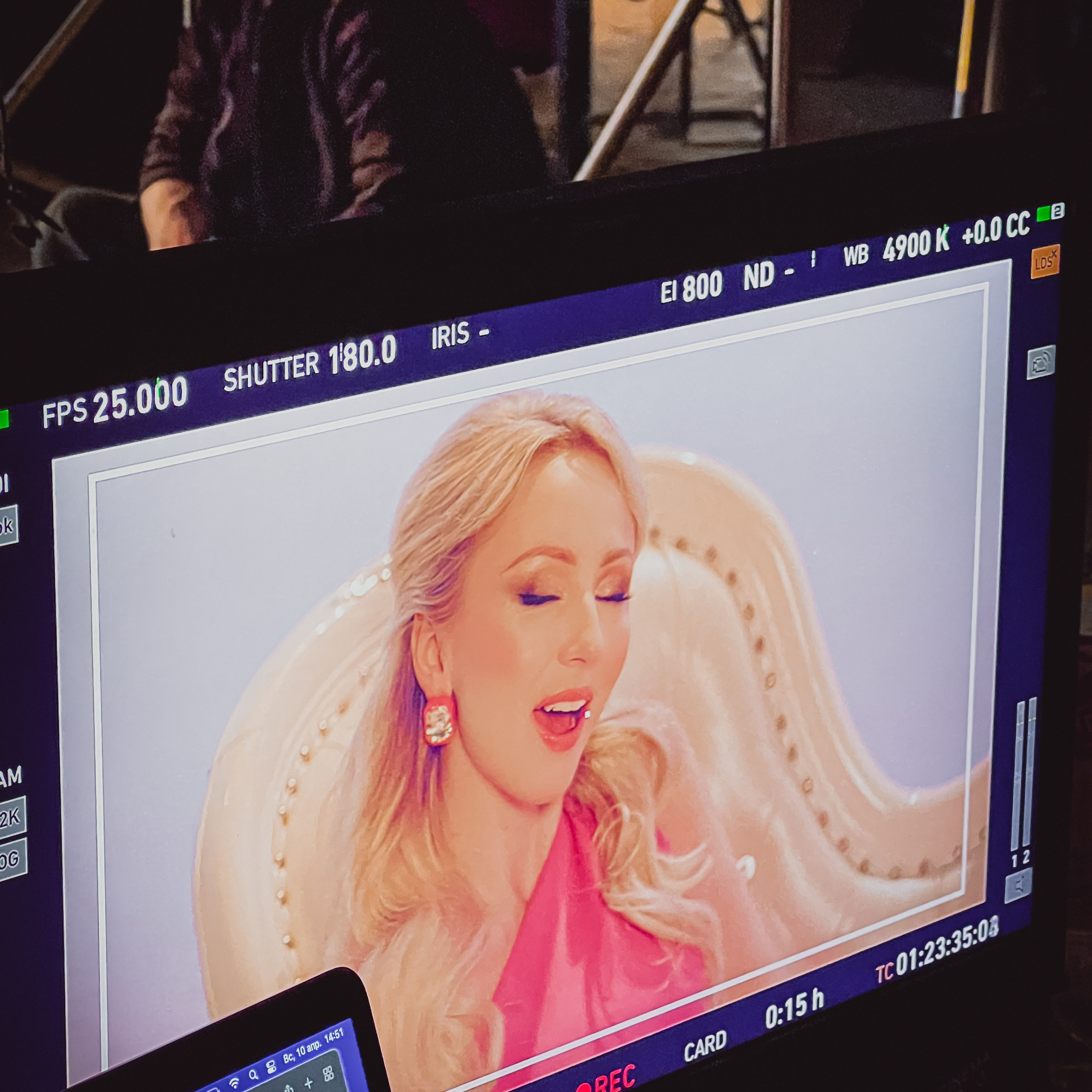 Бэкстейдж со съемок клипа Хатико. Видеомейкер и фотограф Кэтрин.Филм