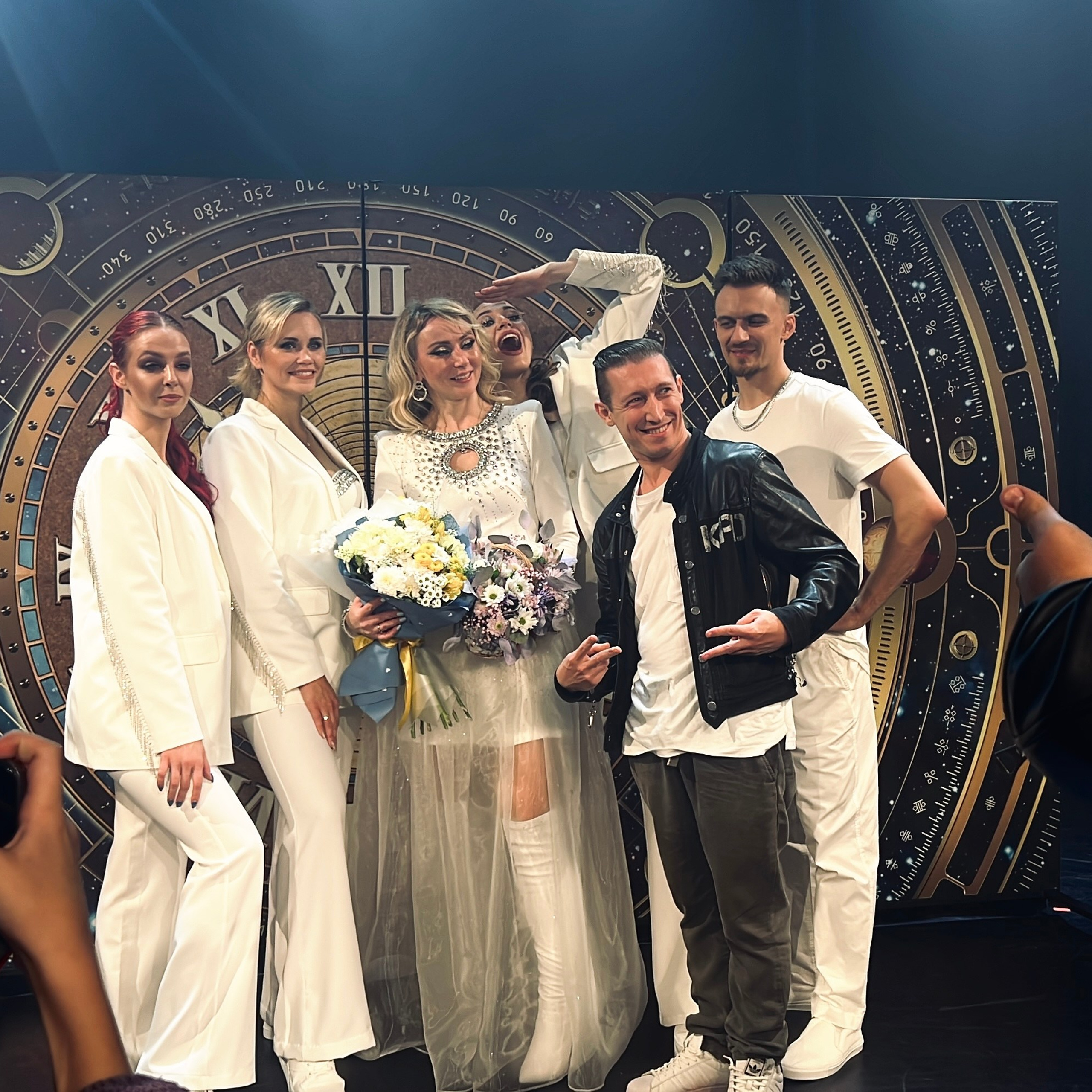 Бэк с репетиции концерта. Видеомейкер и фотограф Кэтрин.Филм