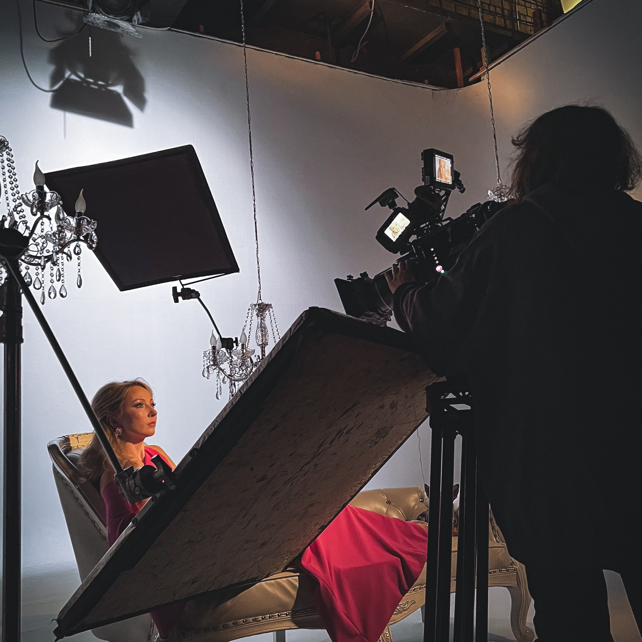 Бэкстейдж со съемок клипа Хатико. Видеомейкер и фотограф Кэтрин.Филм