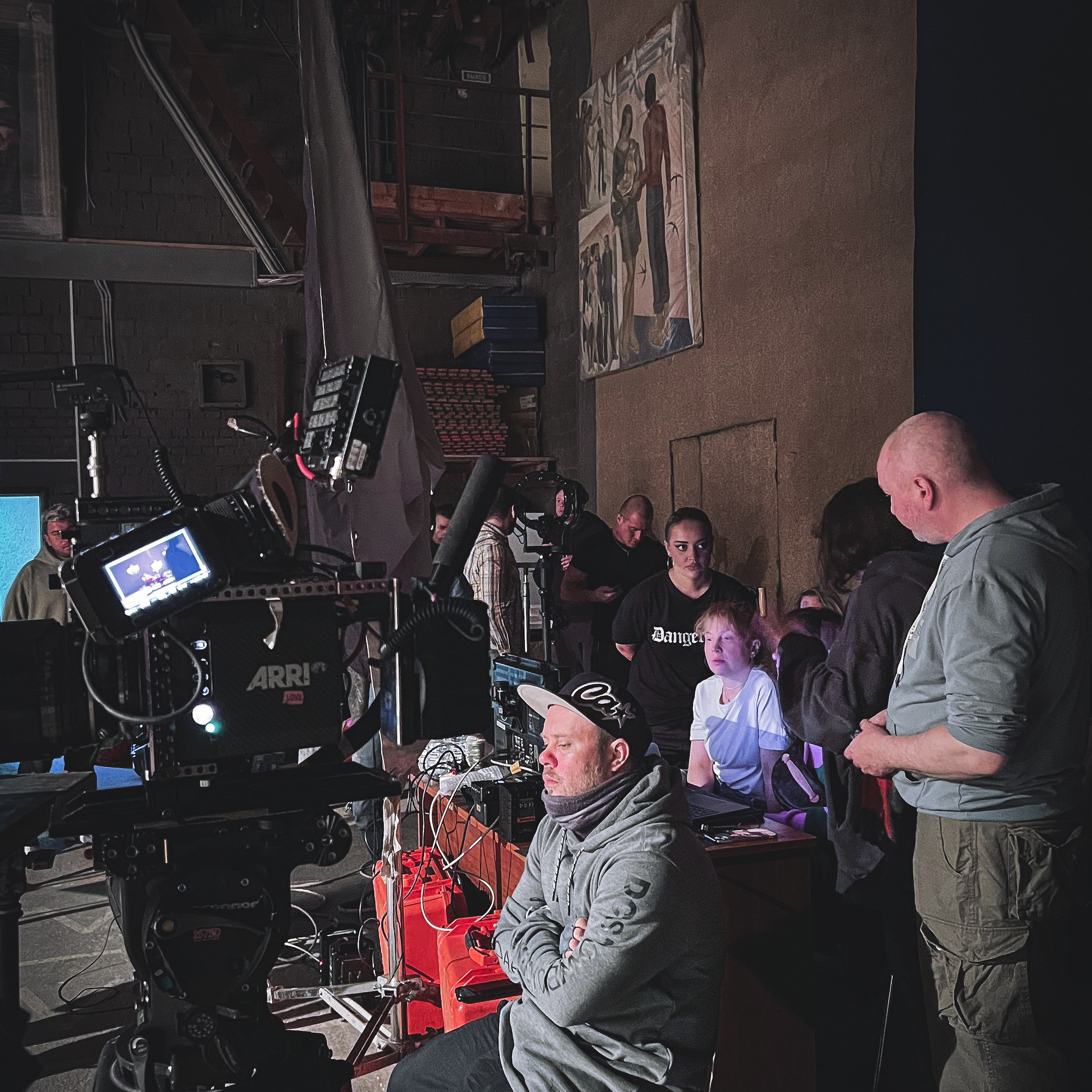 Бэкстейдж со съемок клипа Хатико. Видеомейкер и фотограф Кэтрин.Филм