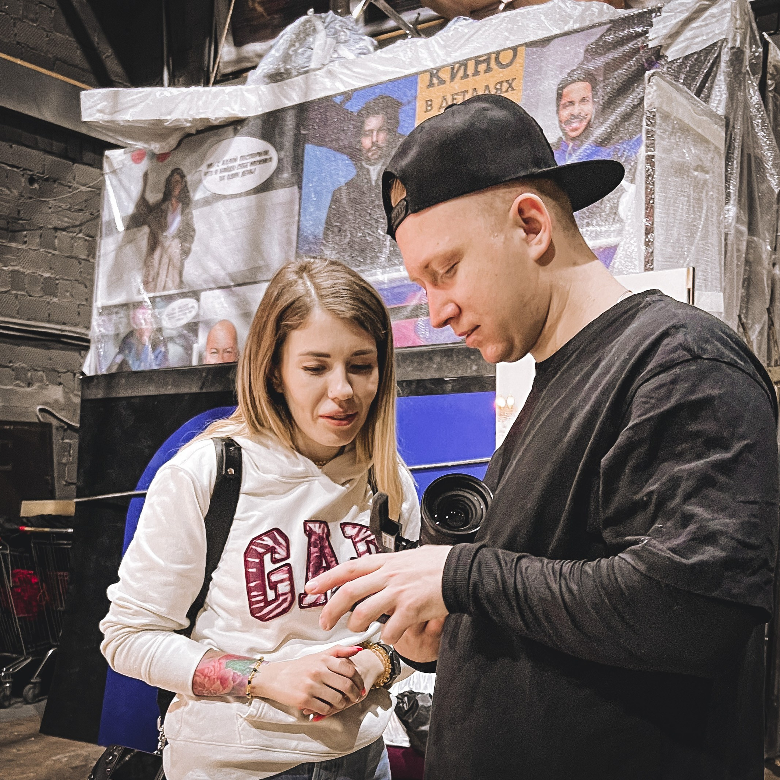 Бэкстейдж со съемок клипа Хатико. Видеомейкер и фотограф Кэтрин.Филм