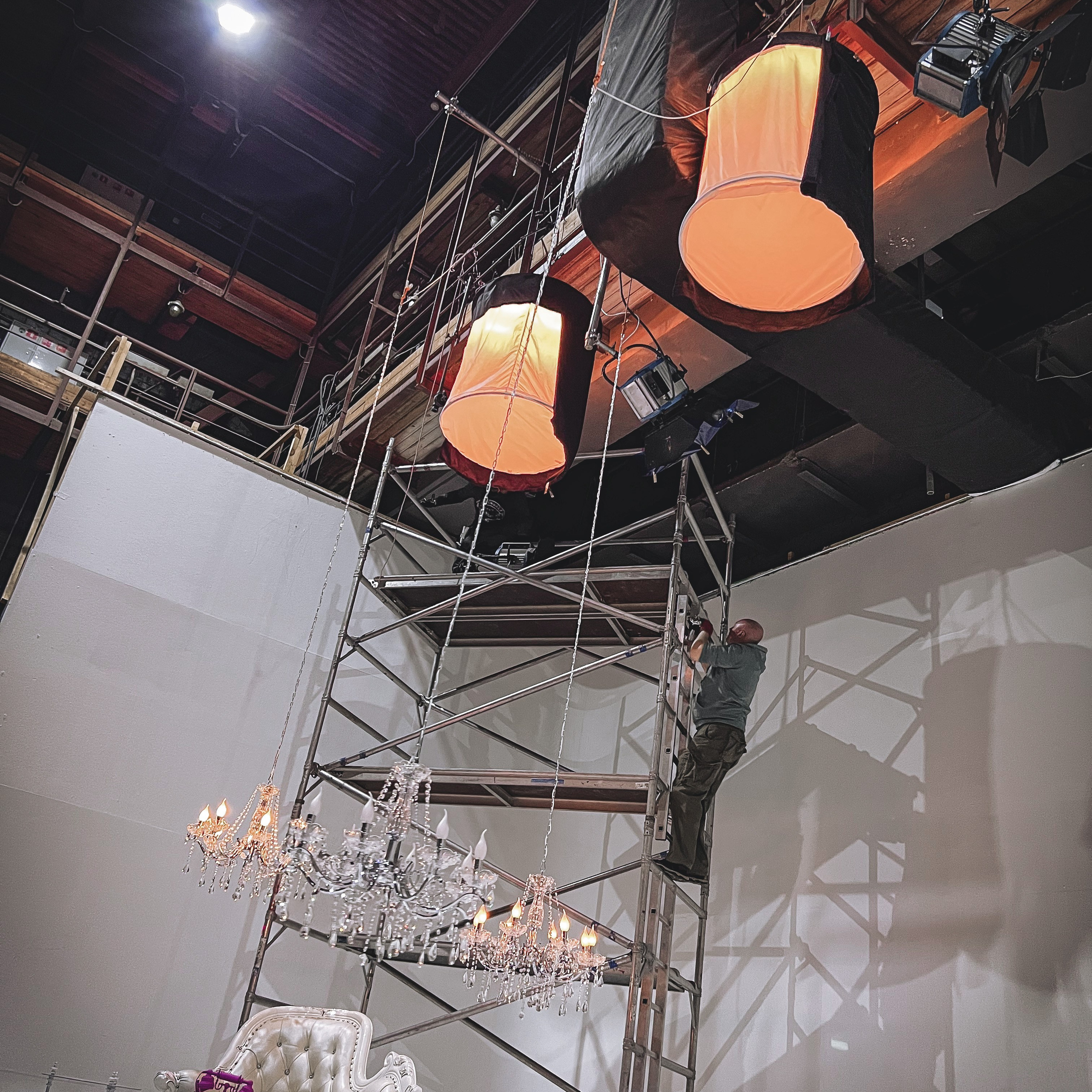 Бэкстейдж со съемок клипа Хатико. Видеомейкер и фотограф Кэтрин.Филм