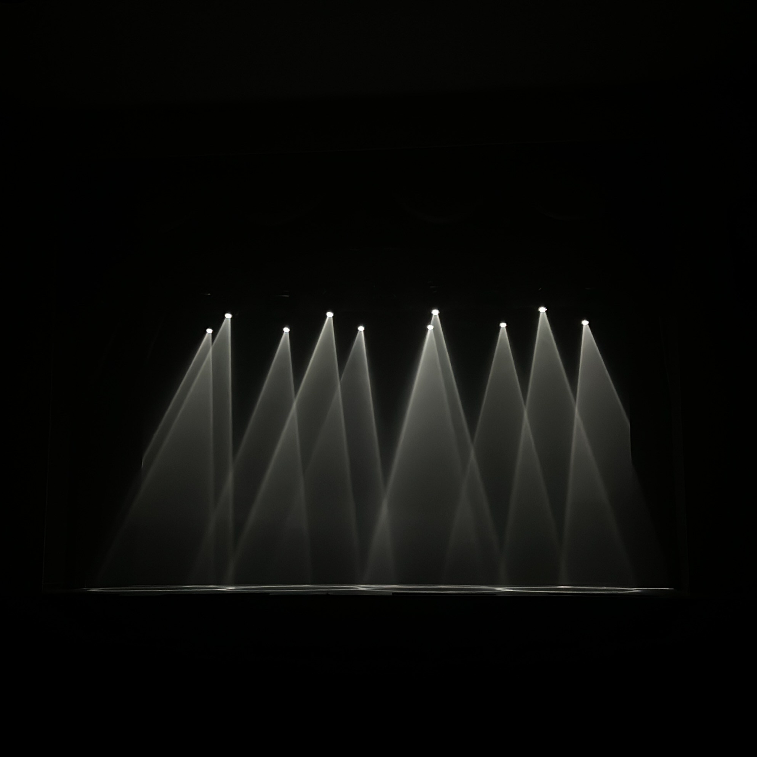 Бэк с репетиции концерта. Видеомейкер и фотограф Кэтрин.Филм