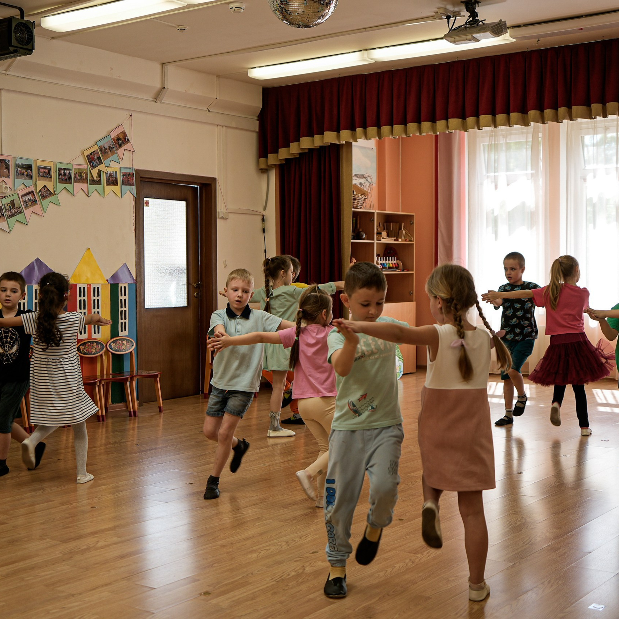 Съемка в детском саду для выпускного. Видеомейкер и фотограф Кэтрин.Филм