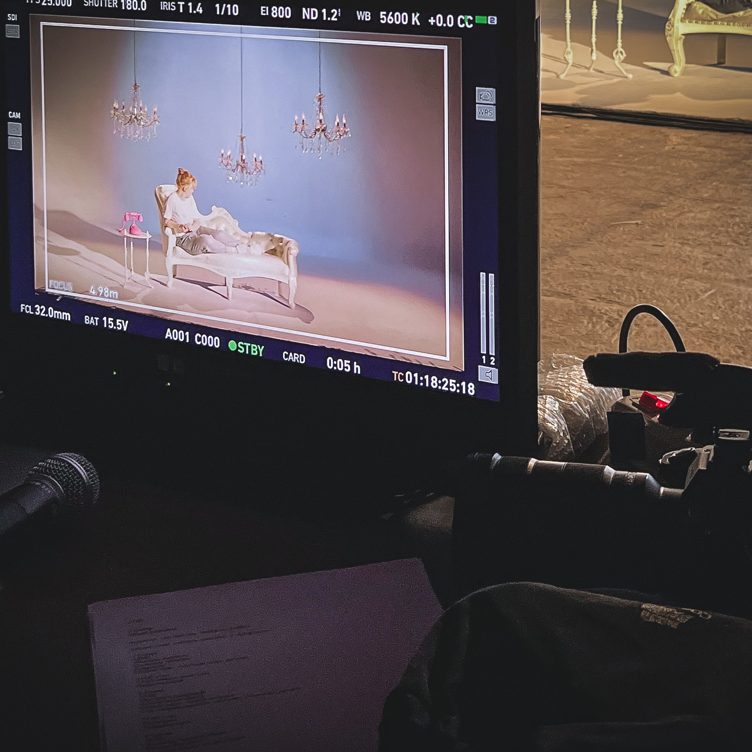 Бэкстейдж со съемок клипа Хатико. Видеомейкер и фотограф Кэтрин.Филм