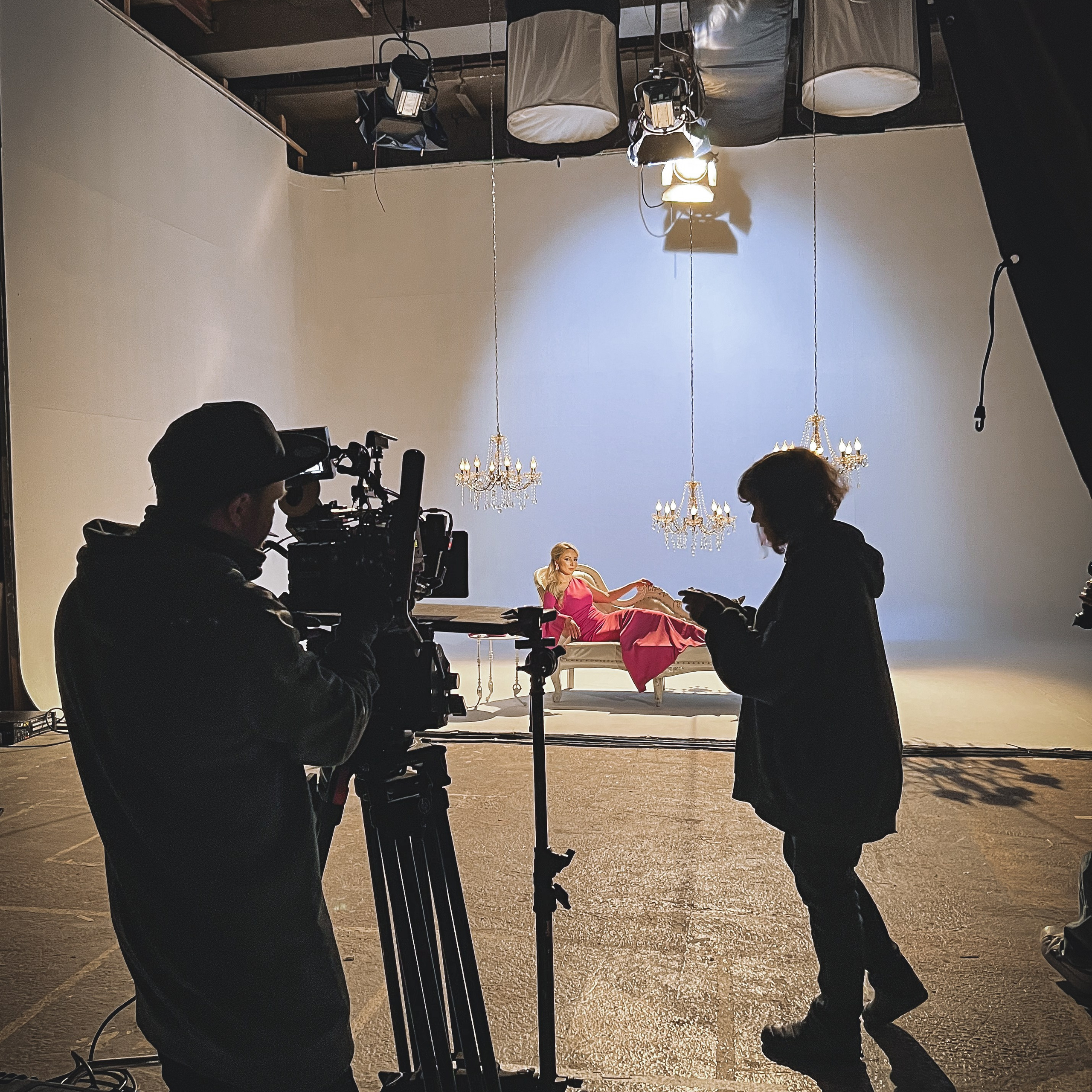 Бэкстейдж со съемок клипа Хатико. Видеомейкер и фотограф Кэтрин.Филм