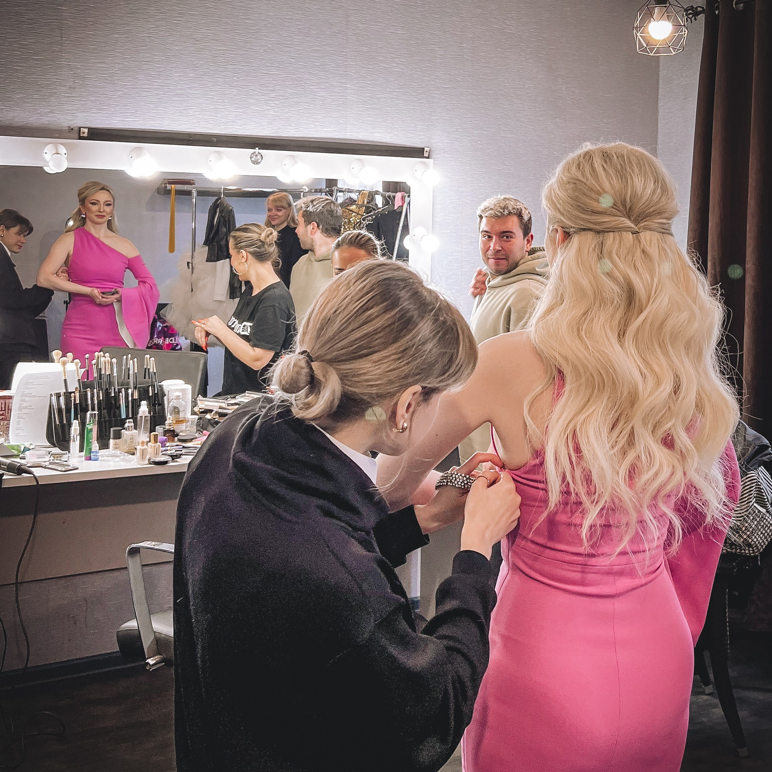 Бэкстейдж со съемок клипа Хатико. Видеомейкер и фотограф Кэтрин.Филм