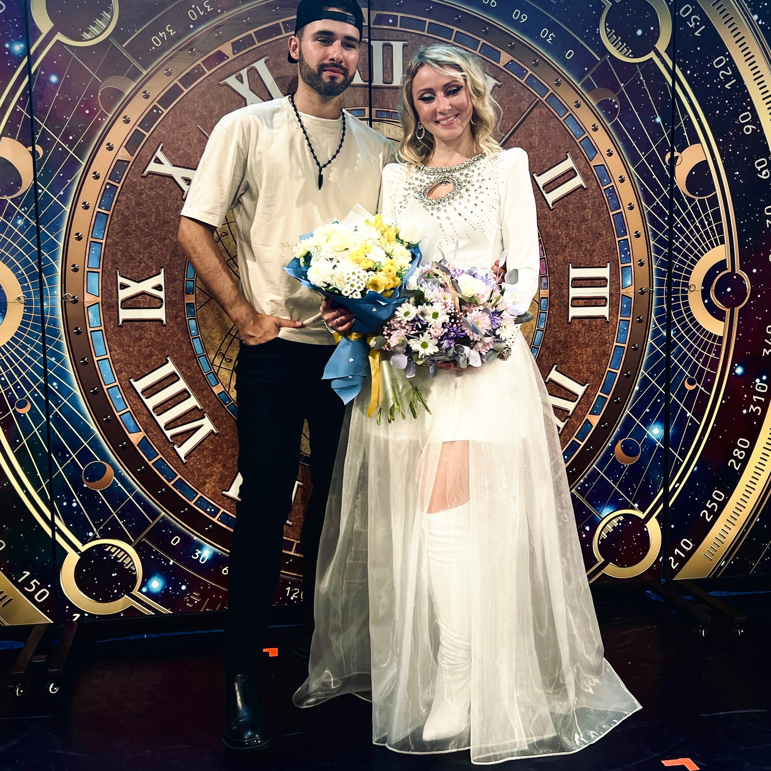 Бэк с репетиции концерта. Видеомейкер и фотограф Кэтрин.Филм