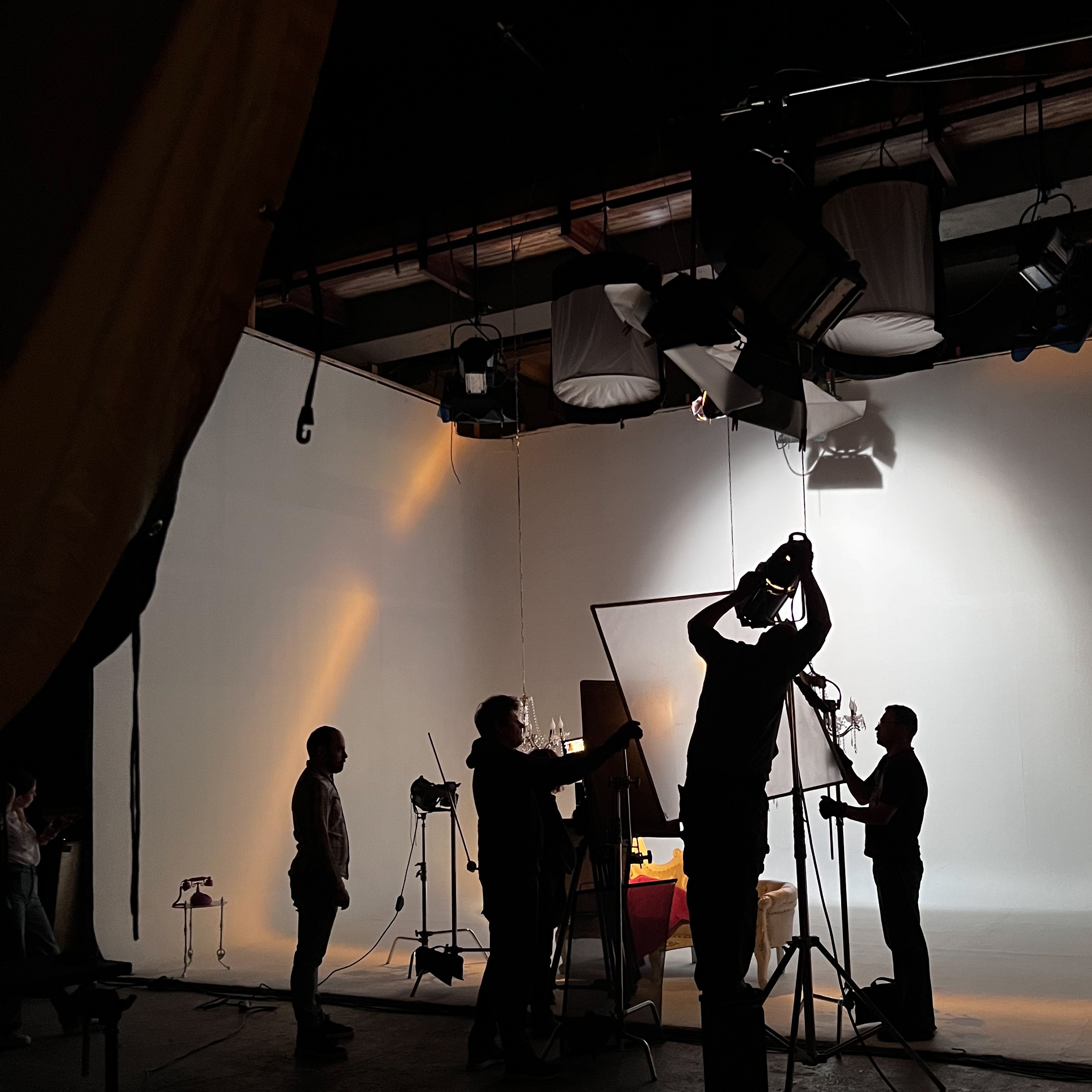 Бэкстейдж со съемок клипа Хатико. Видеомейкер и фотограф Кэтрин.Филм