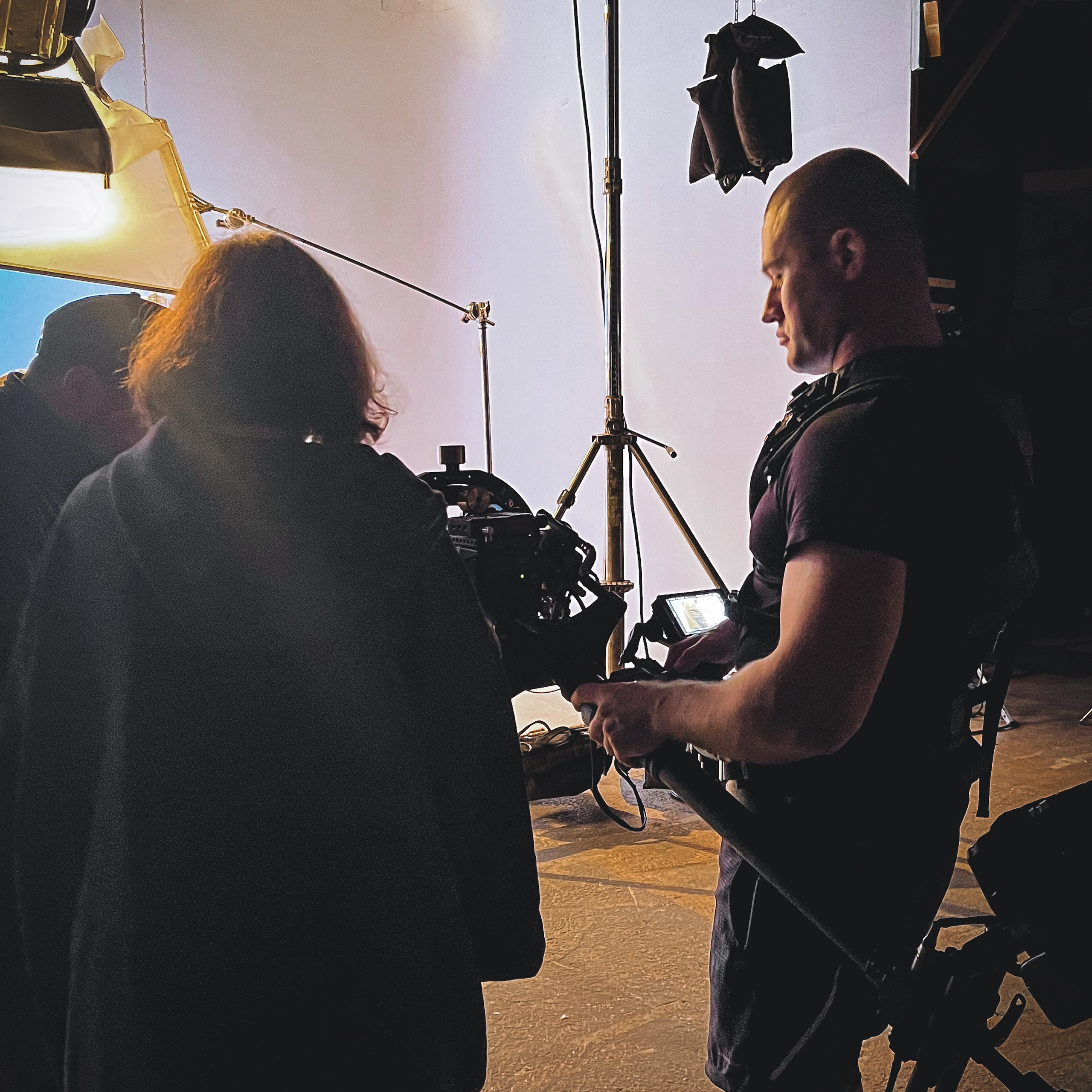 Бэкстейдж со съемок клипа Хатико. Видеомейкер и фотограф Кэтрин.Филм