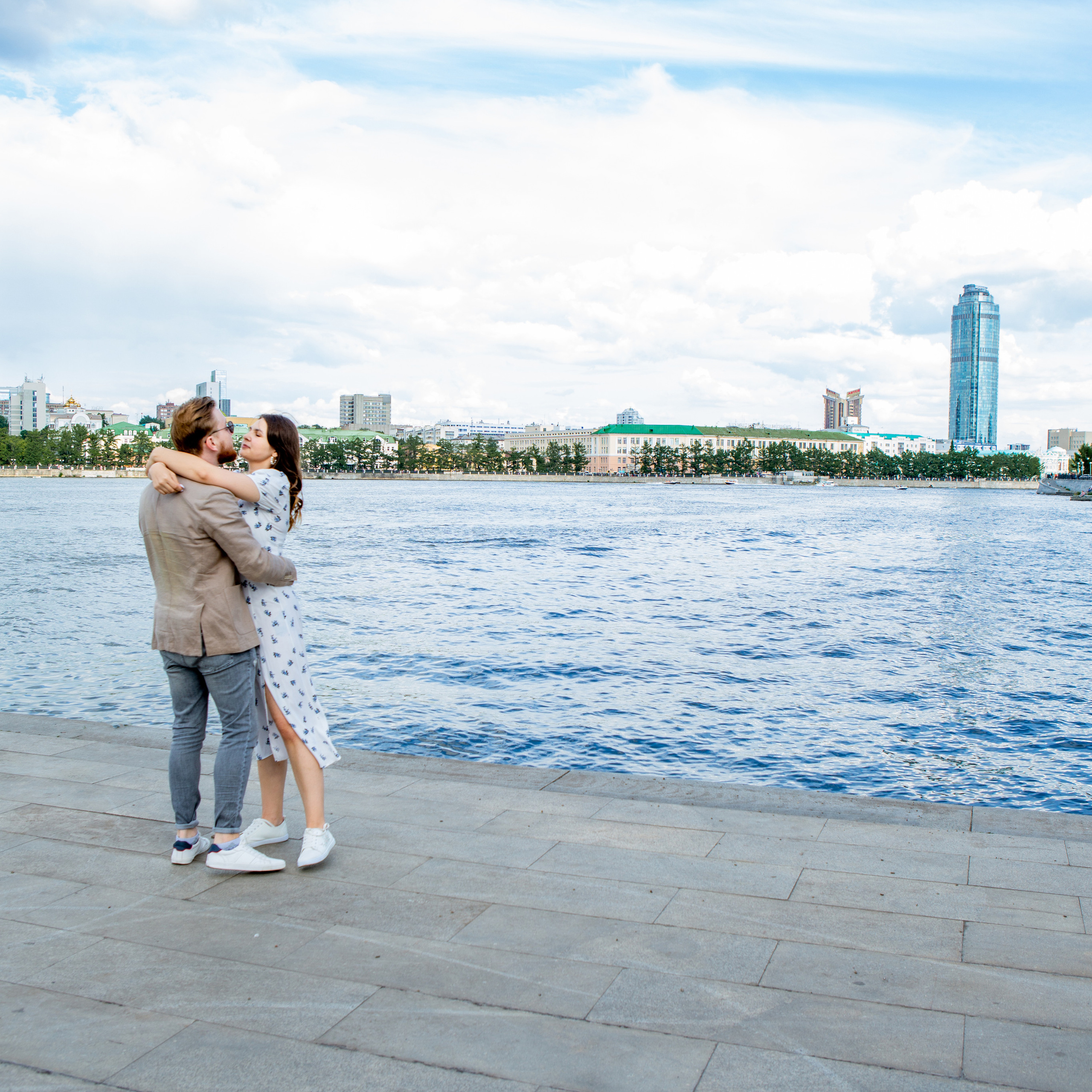 Прогулка вдоль реки