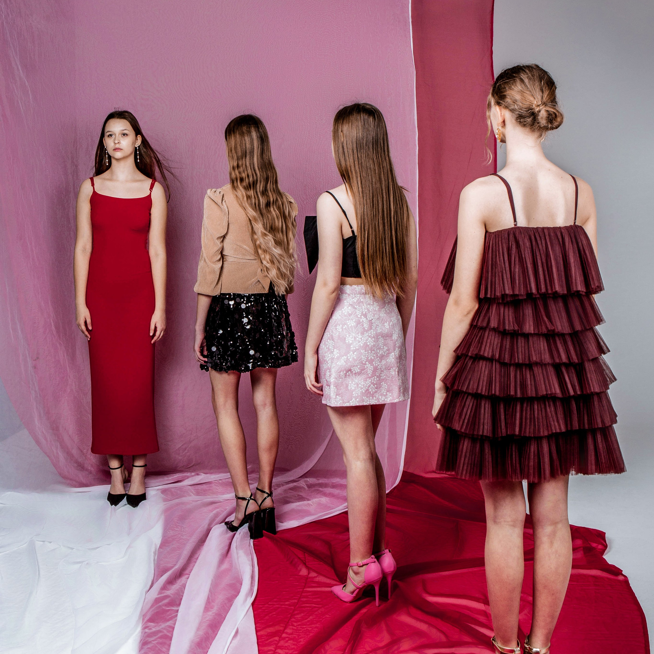 Шлейф ткани/Модельное агенство