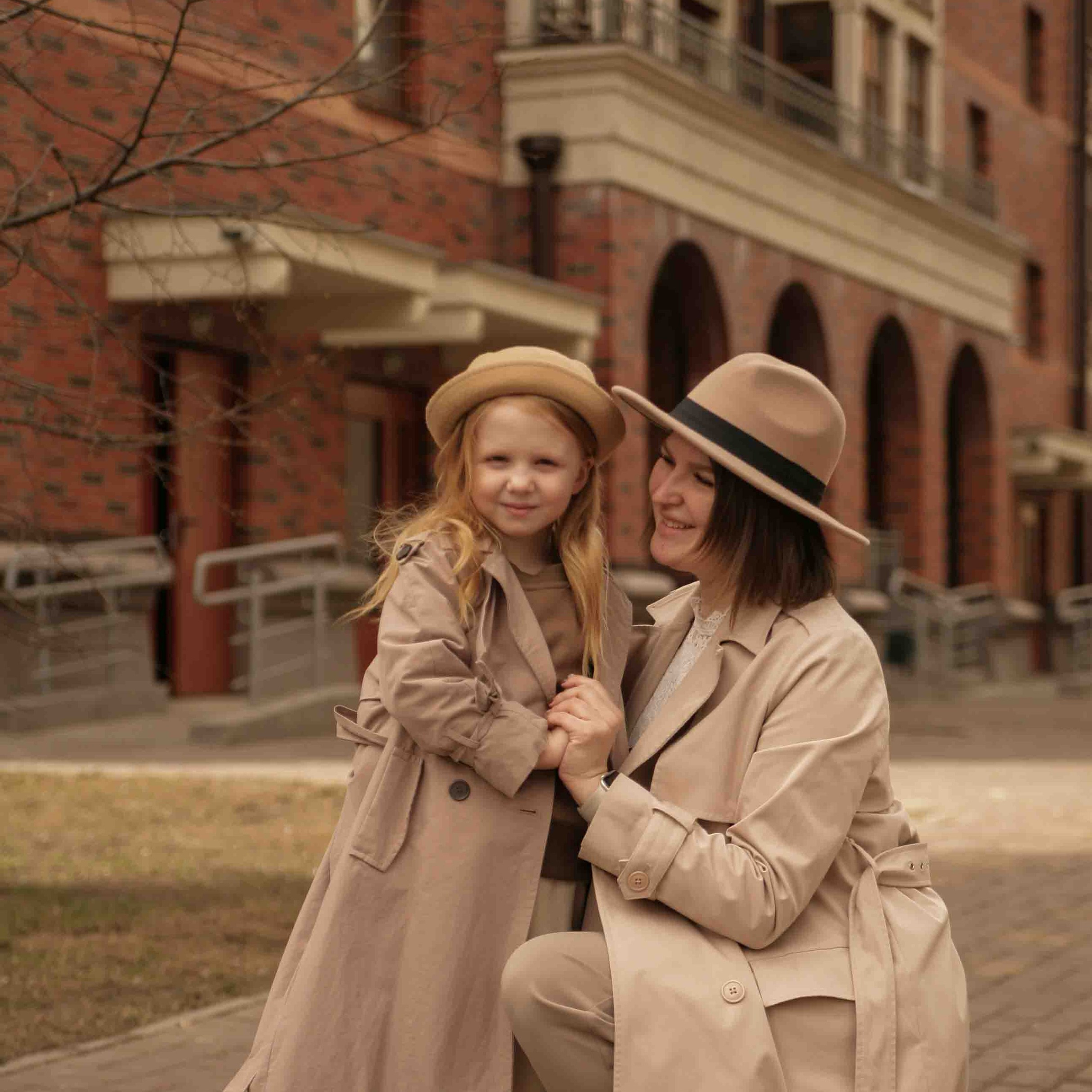 Прогулка Кристины и Алисы